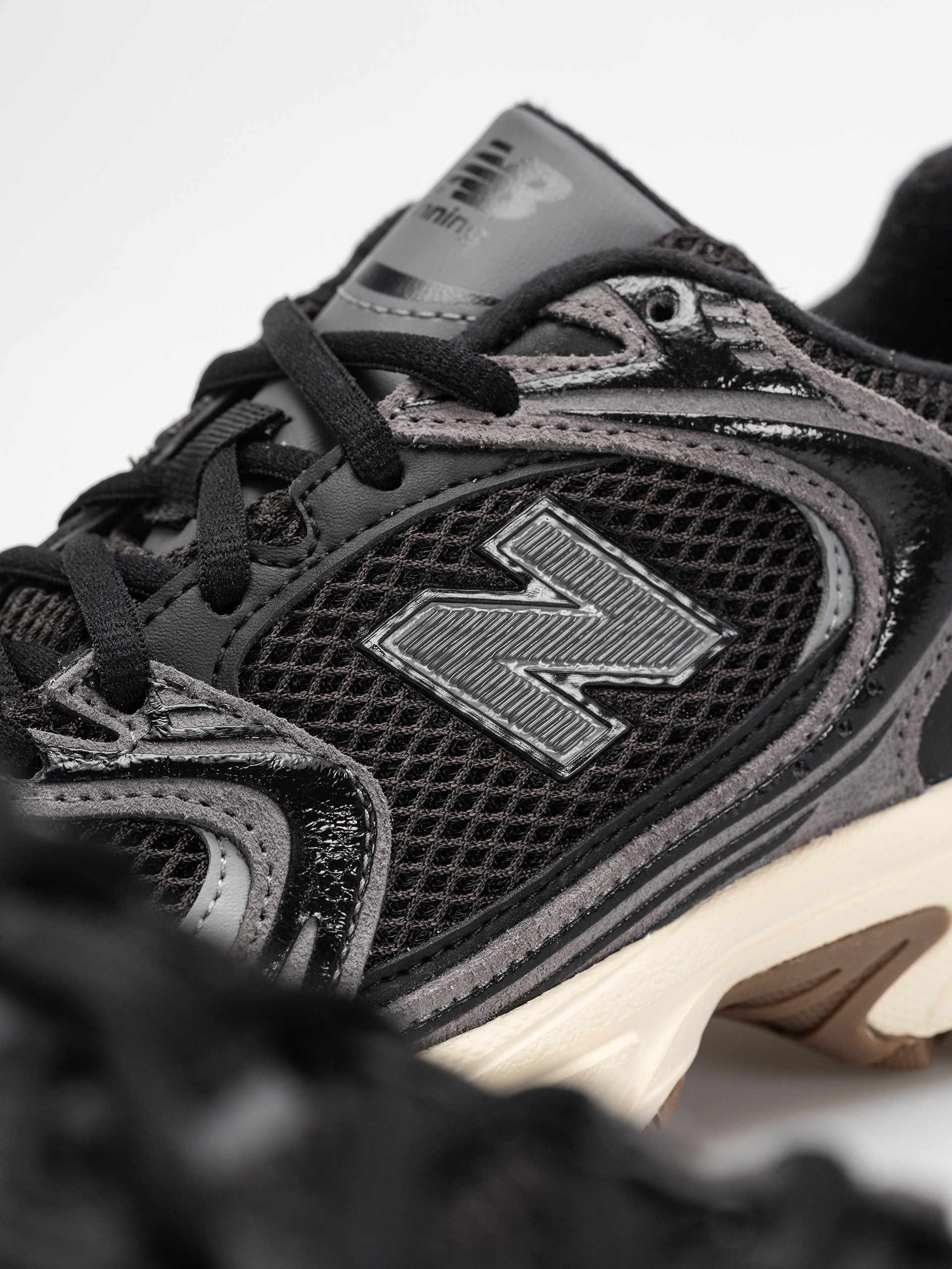 New Balance 530 Shoes (black/castlerock)