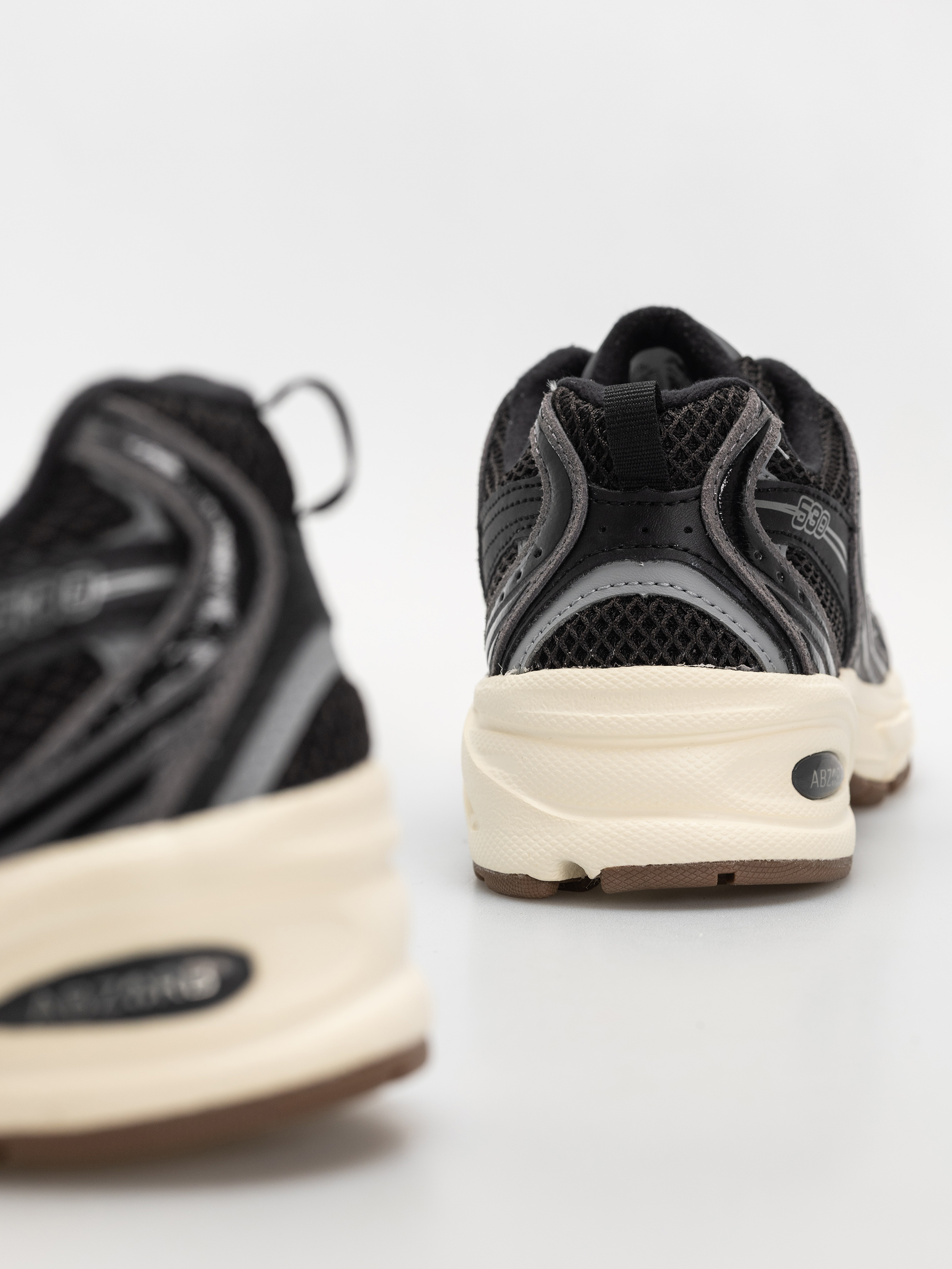 New Balance 530 Shoes (black/castlerock)