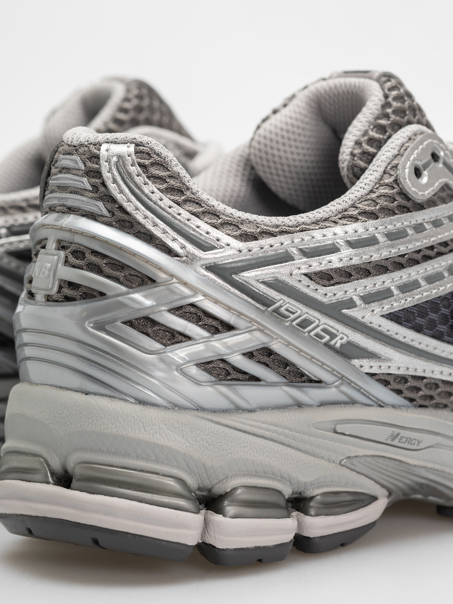 New Balance 1906 Shoes (harbor grey/silver metalic/concrete eh)