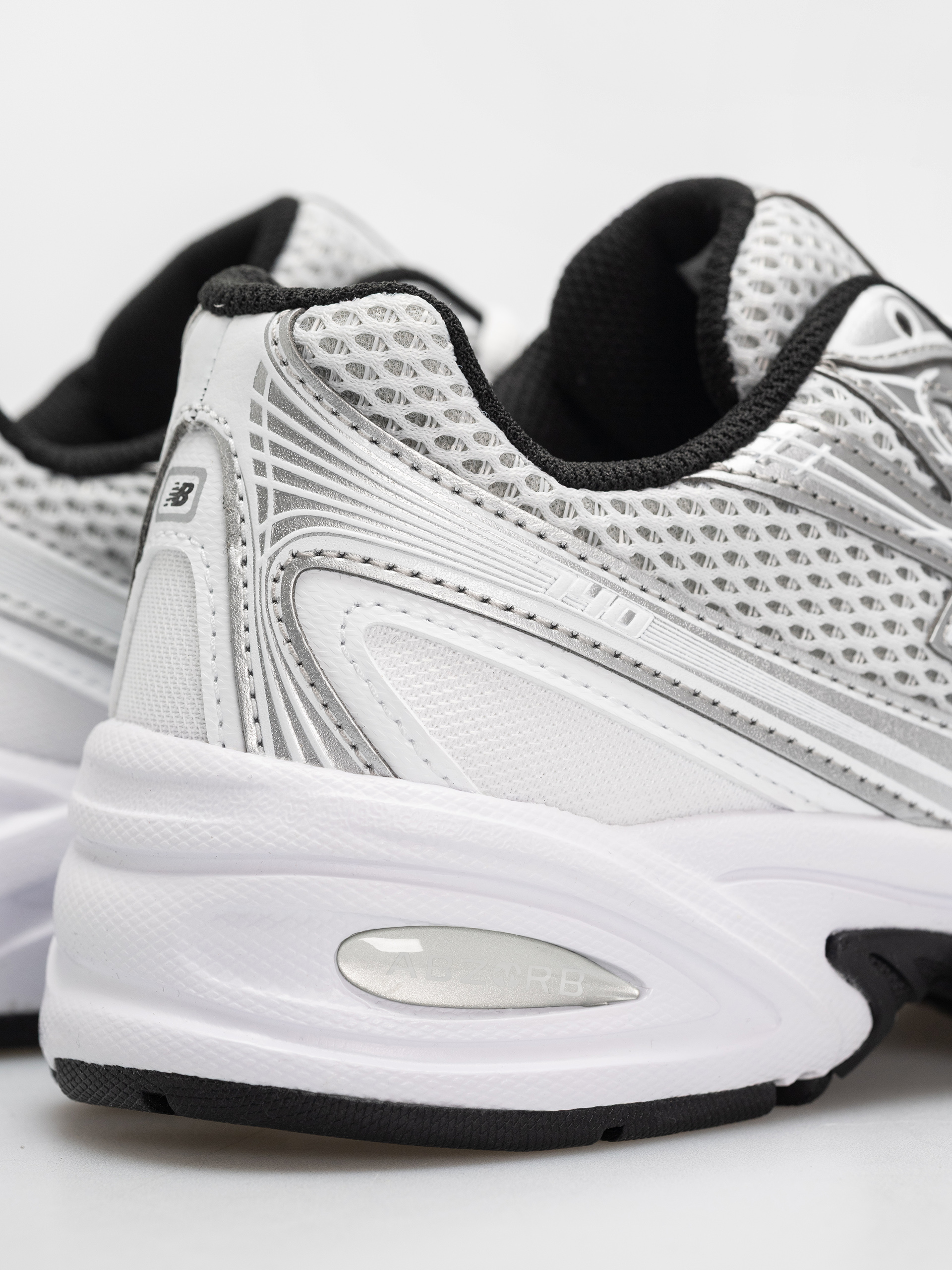 New Balance Shoes 740 (white/silver metallic/black nw2)