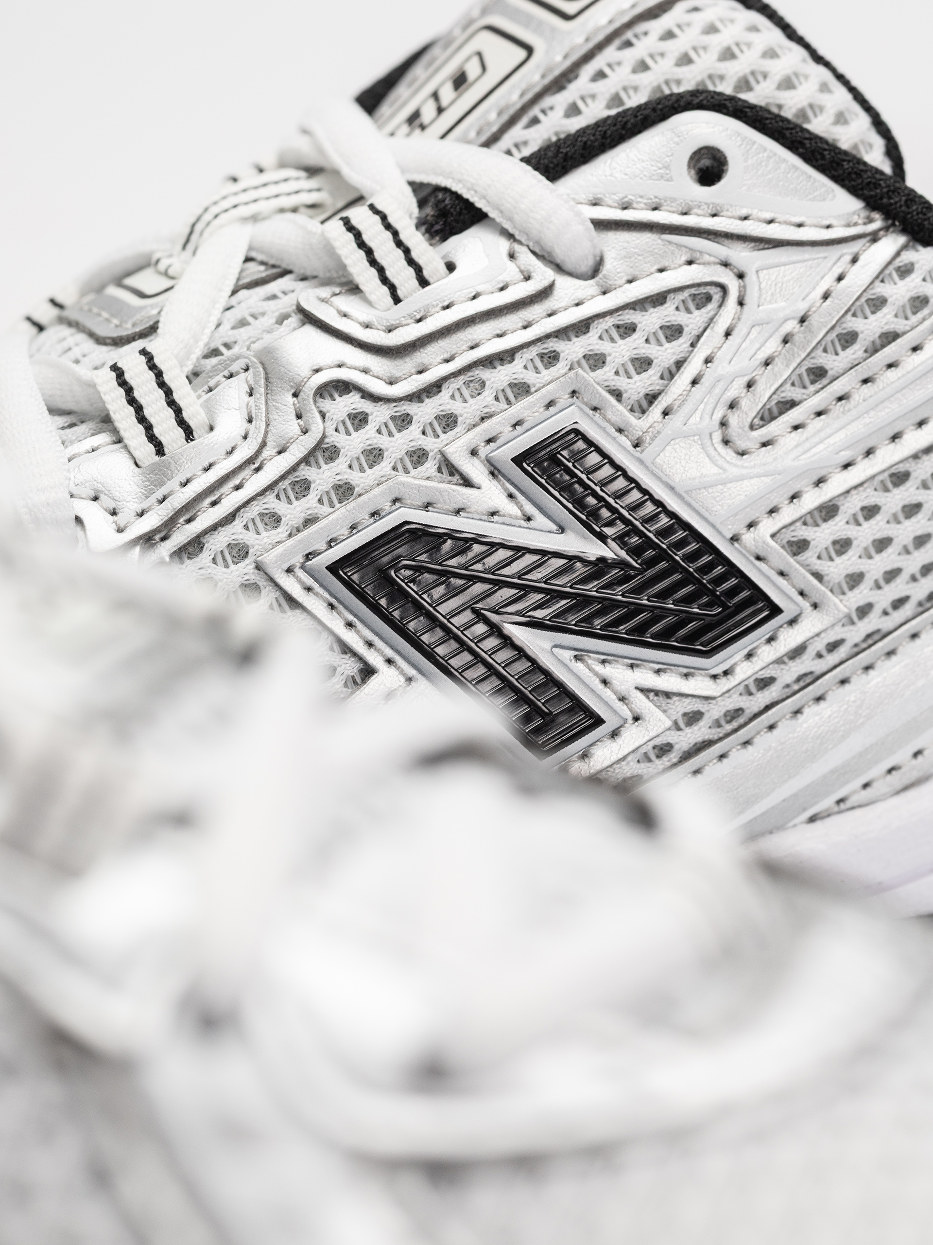 New Balance Shoes 740 (white/silver metallic/black nw2)
