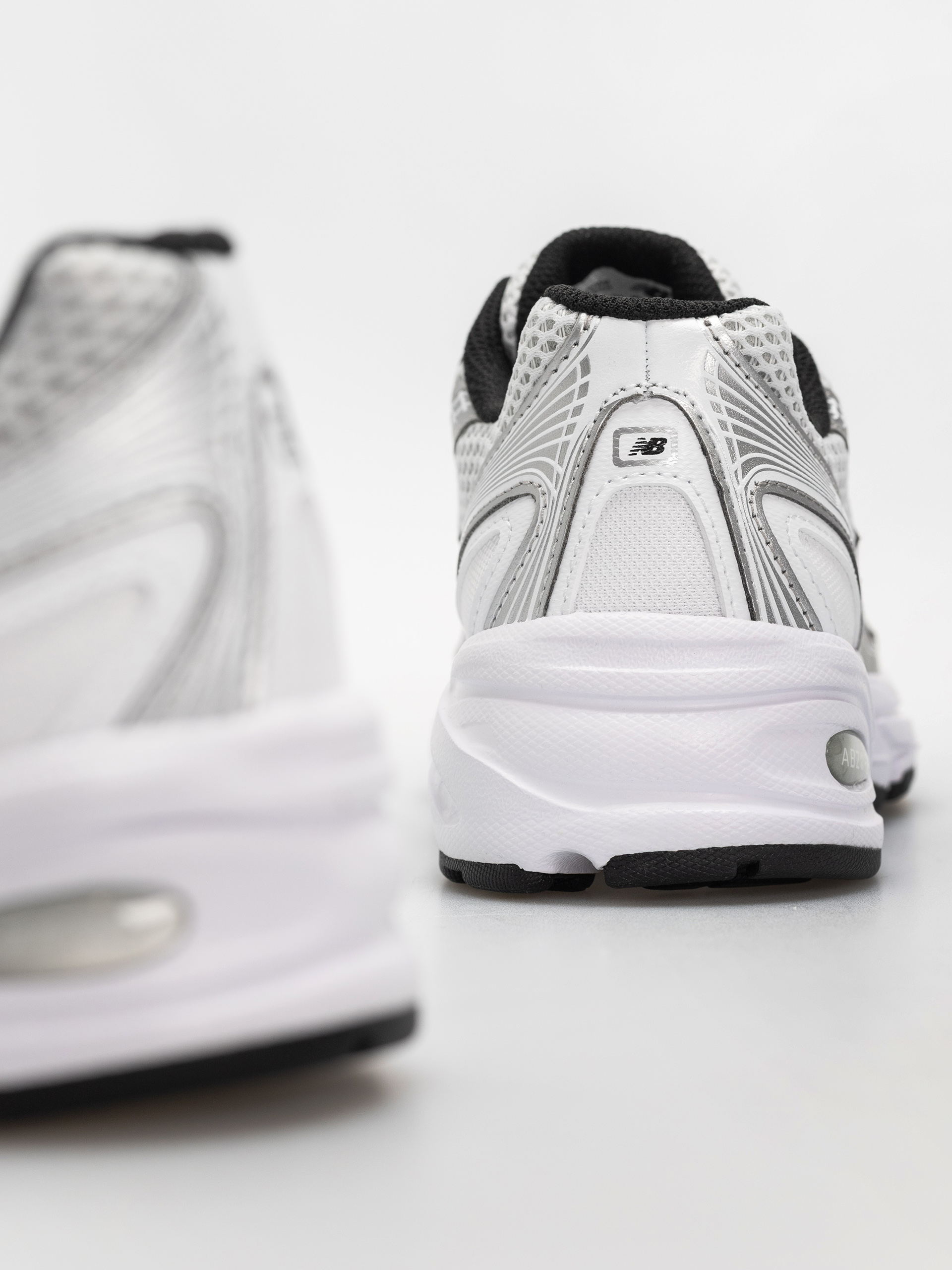 New Balance Shoes 740 (white/silver metallic/black nw2)