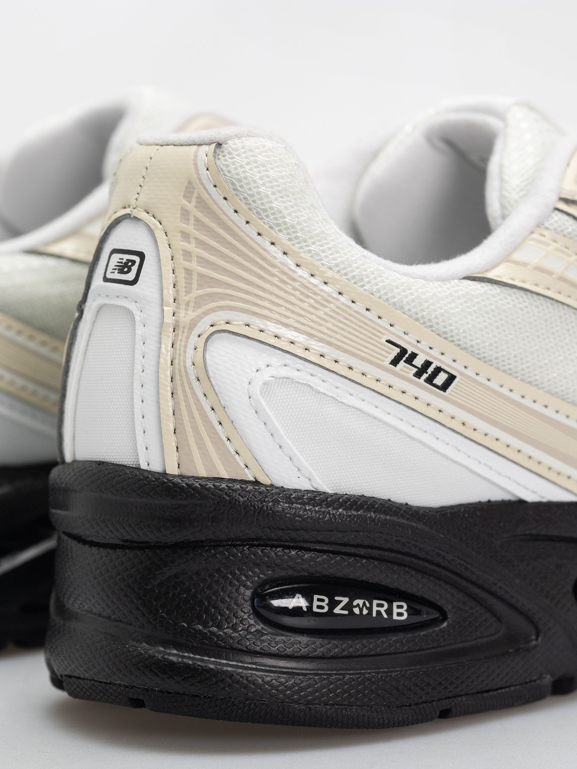 New Balance 740 Shoes (timberwolf/103 white)