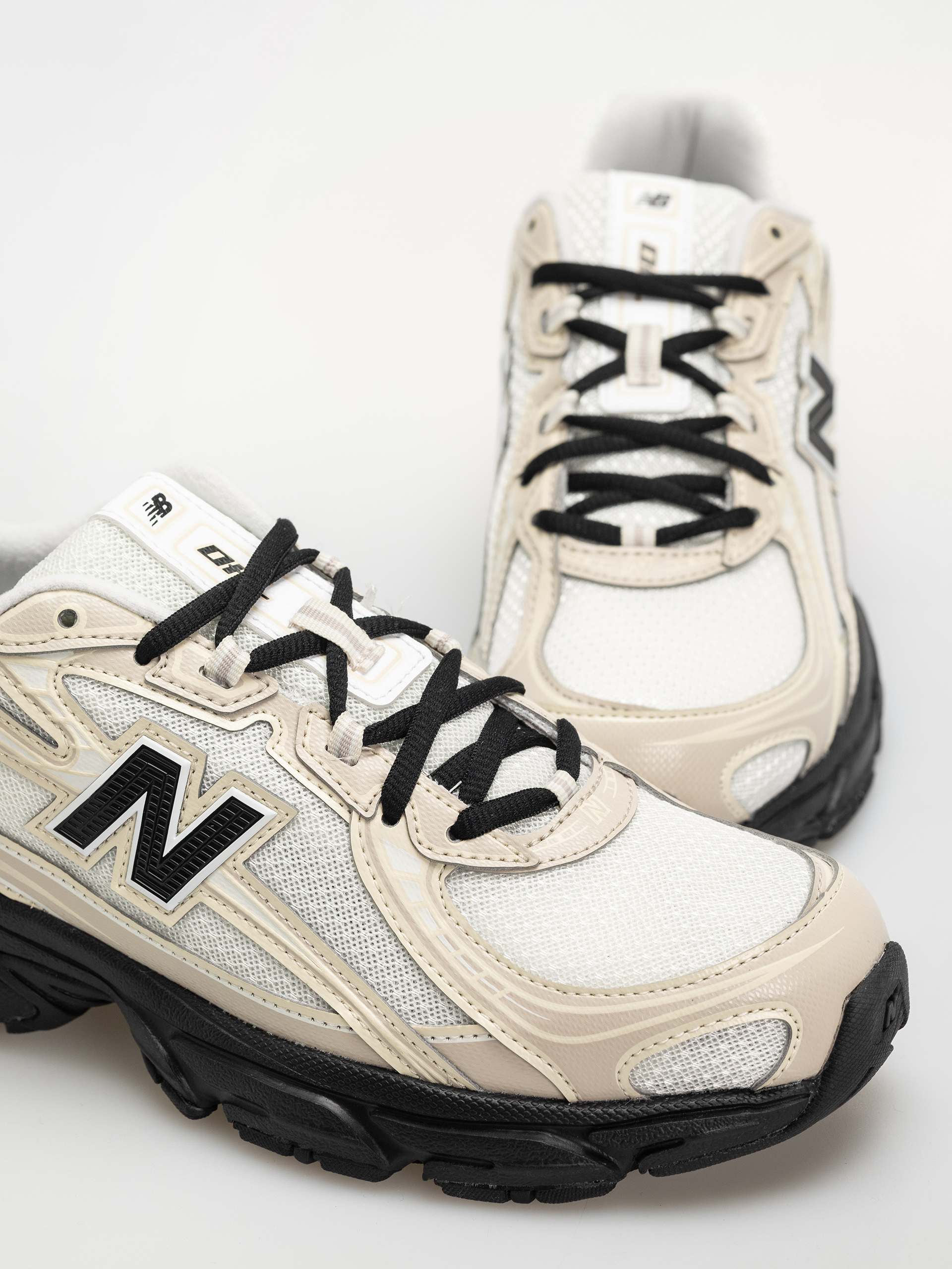 New Balance 740 Shoes (timberwolf/103 white)