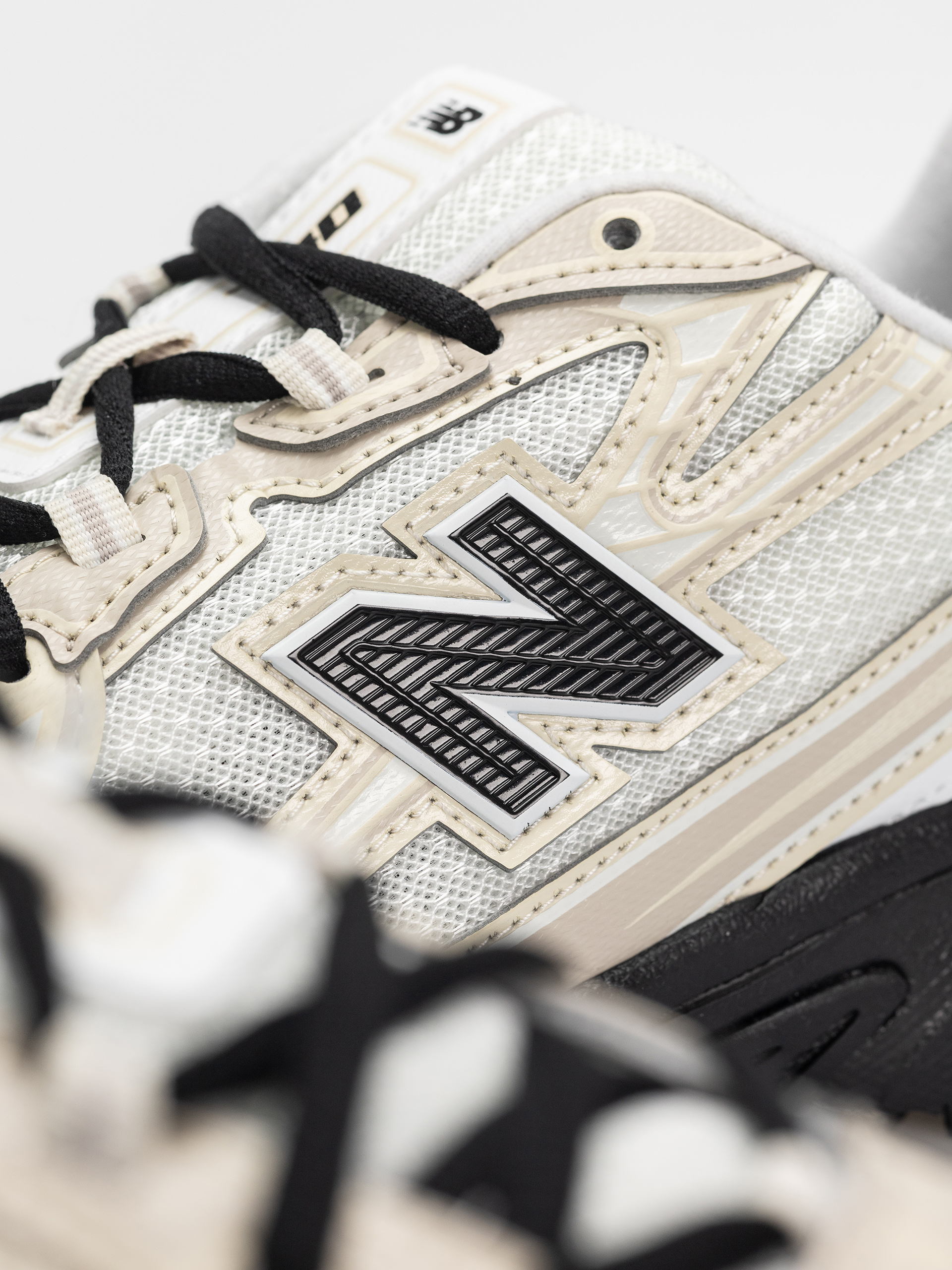 New Balance 740 Shoes (timberwolf/103 white)