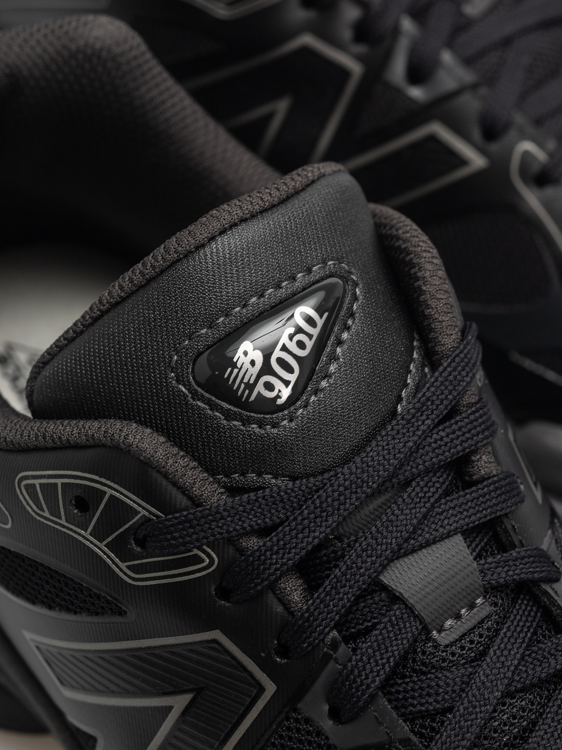 New Balance 9060 Shoes (black/faded black)