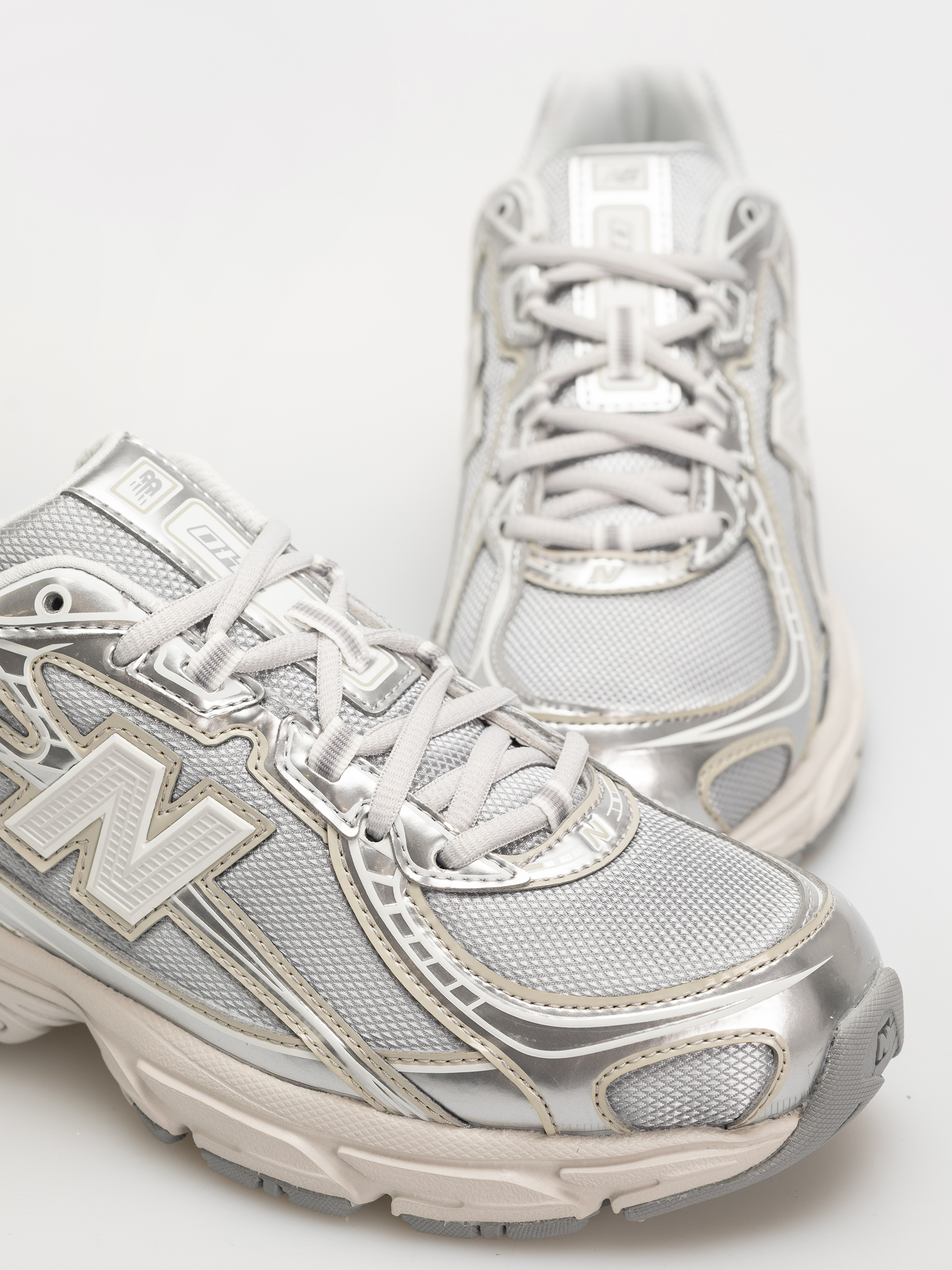 New Balance 740 Shoes (metallic silver/metallic silver)