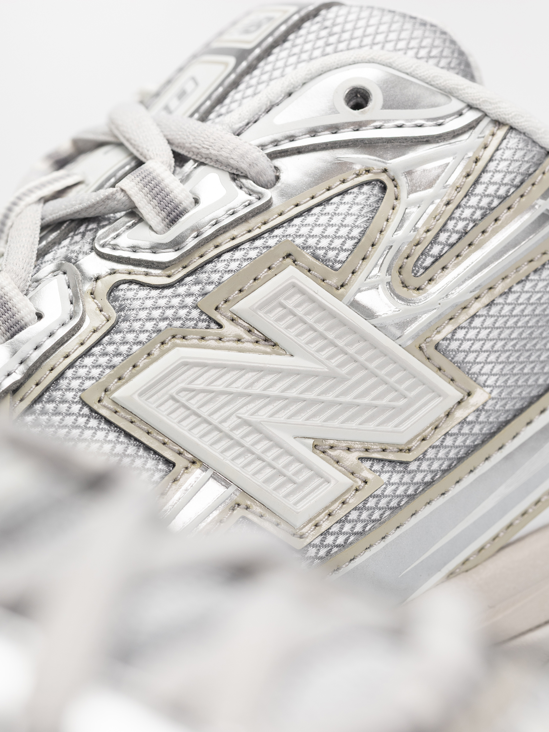 New Balance 740 Shoes (metallic silver/metallic silver)