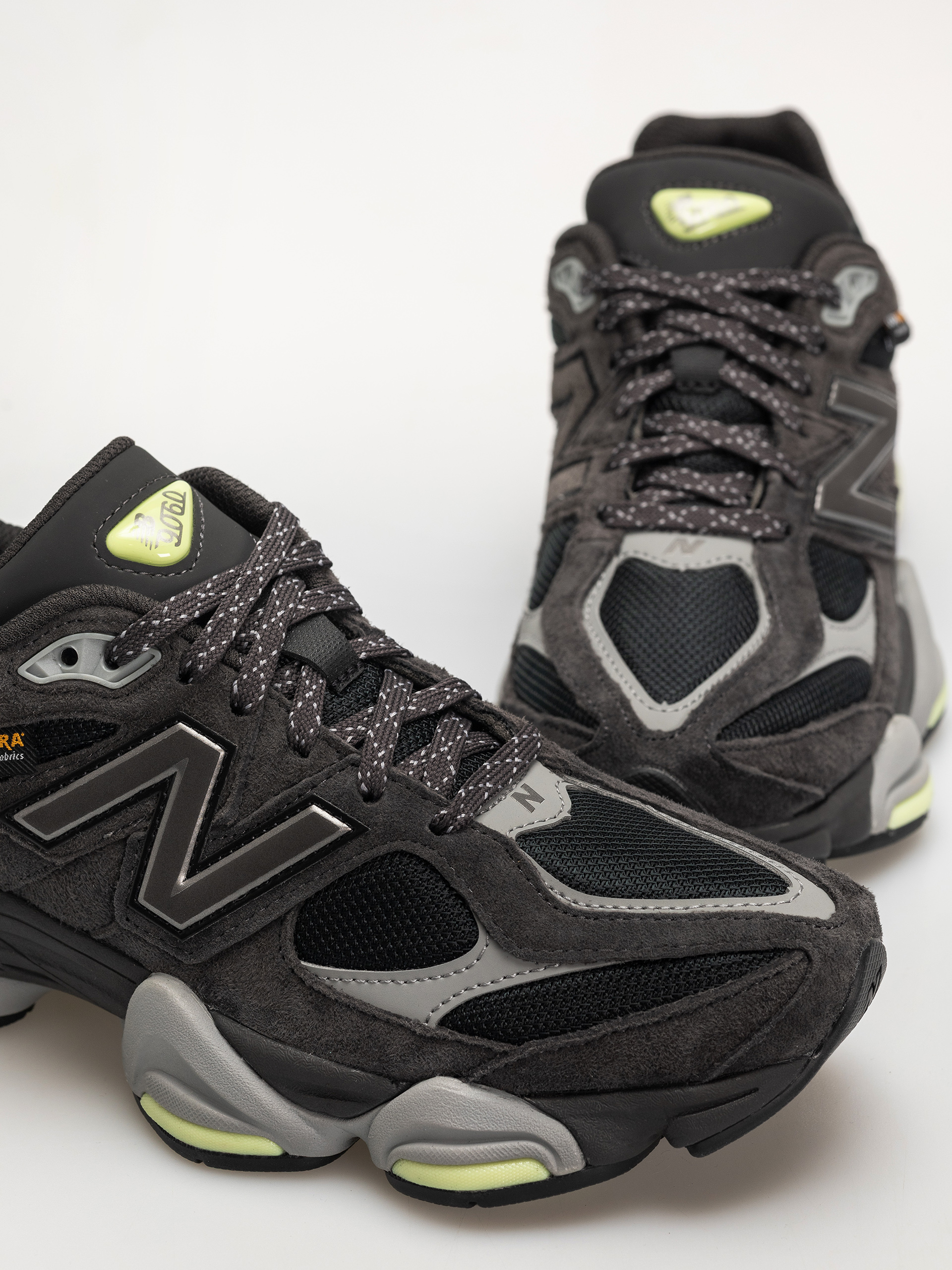 New Balance 9060 Schuhe (black cement/dry lime)