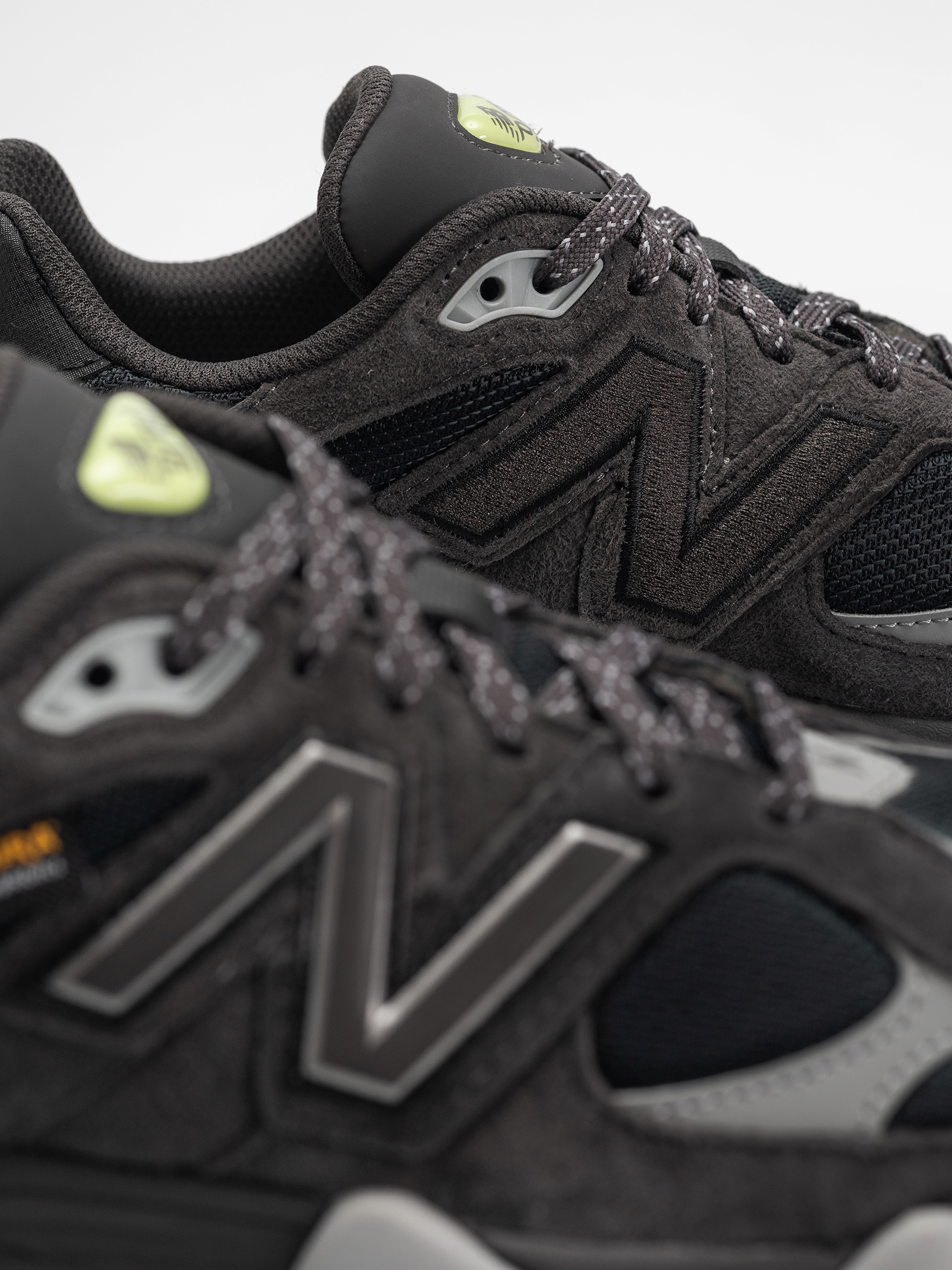 New Balance 9060 Schuhe (black cement/dry lime)