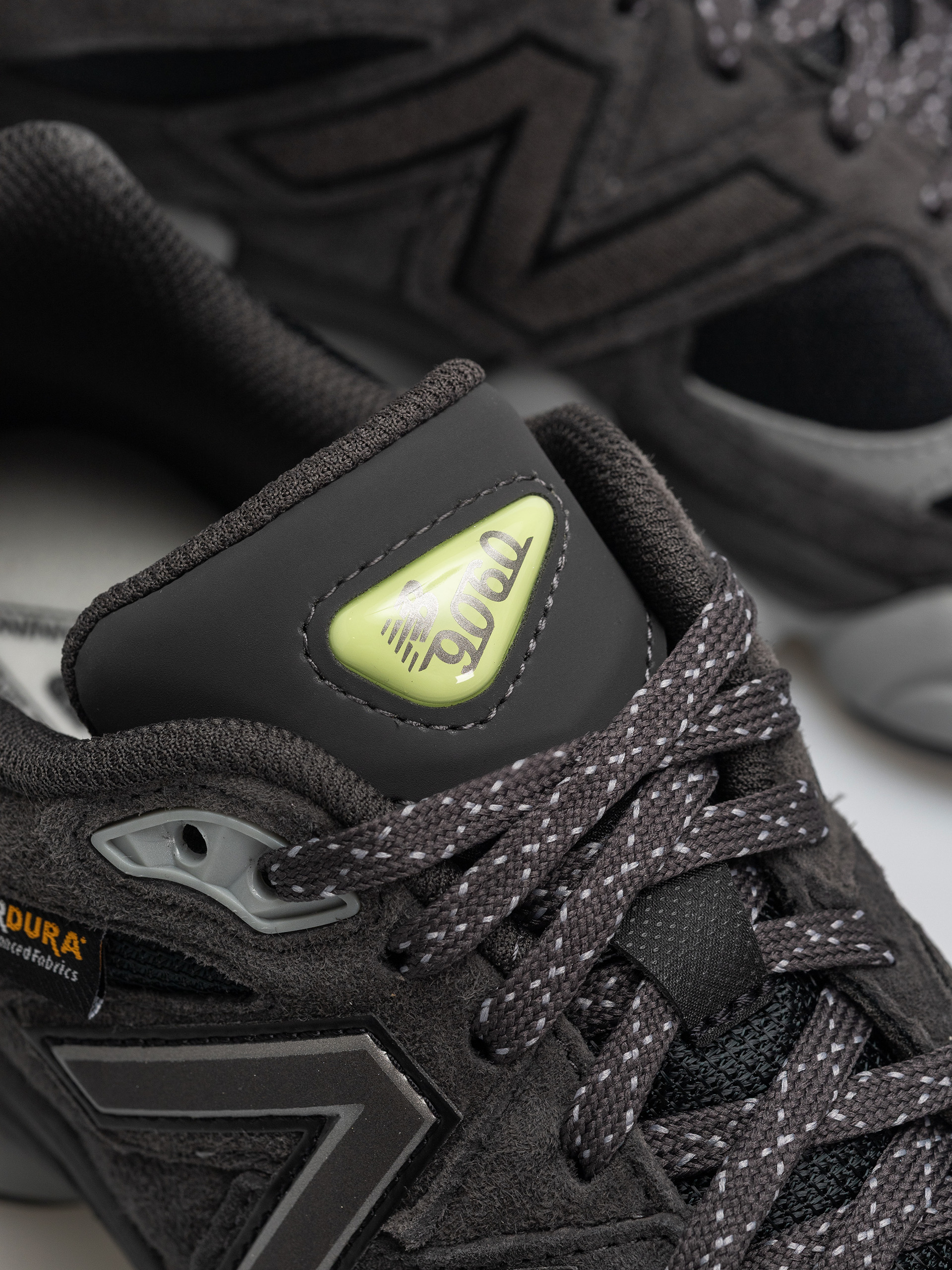 New Balance 9060 Schuhe (black cement/dry lime)
