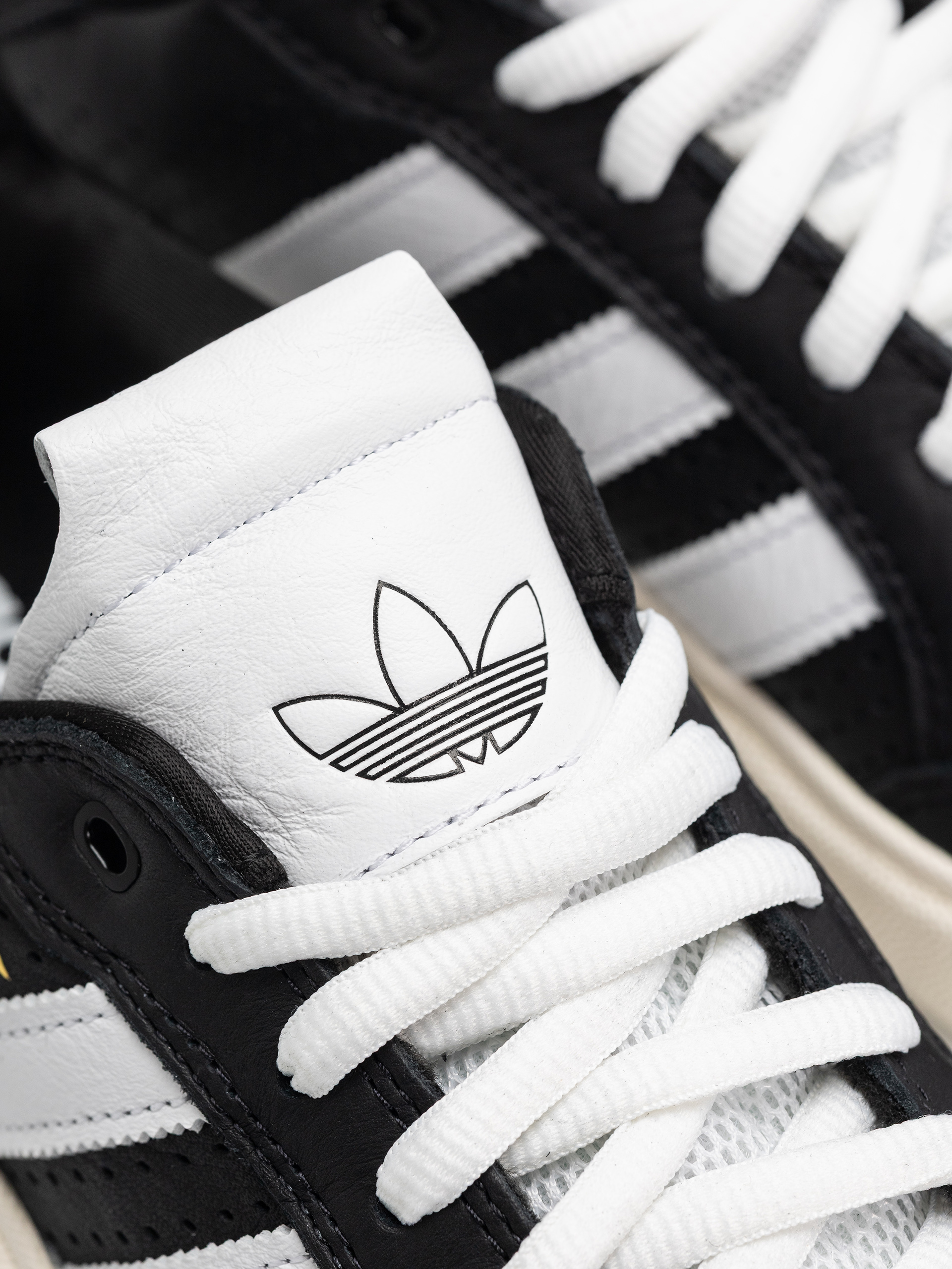 adidas Tyshawn Low Schuhe (cblack/ftwwht/cwhite)