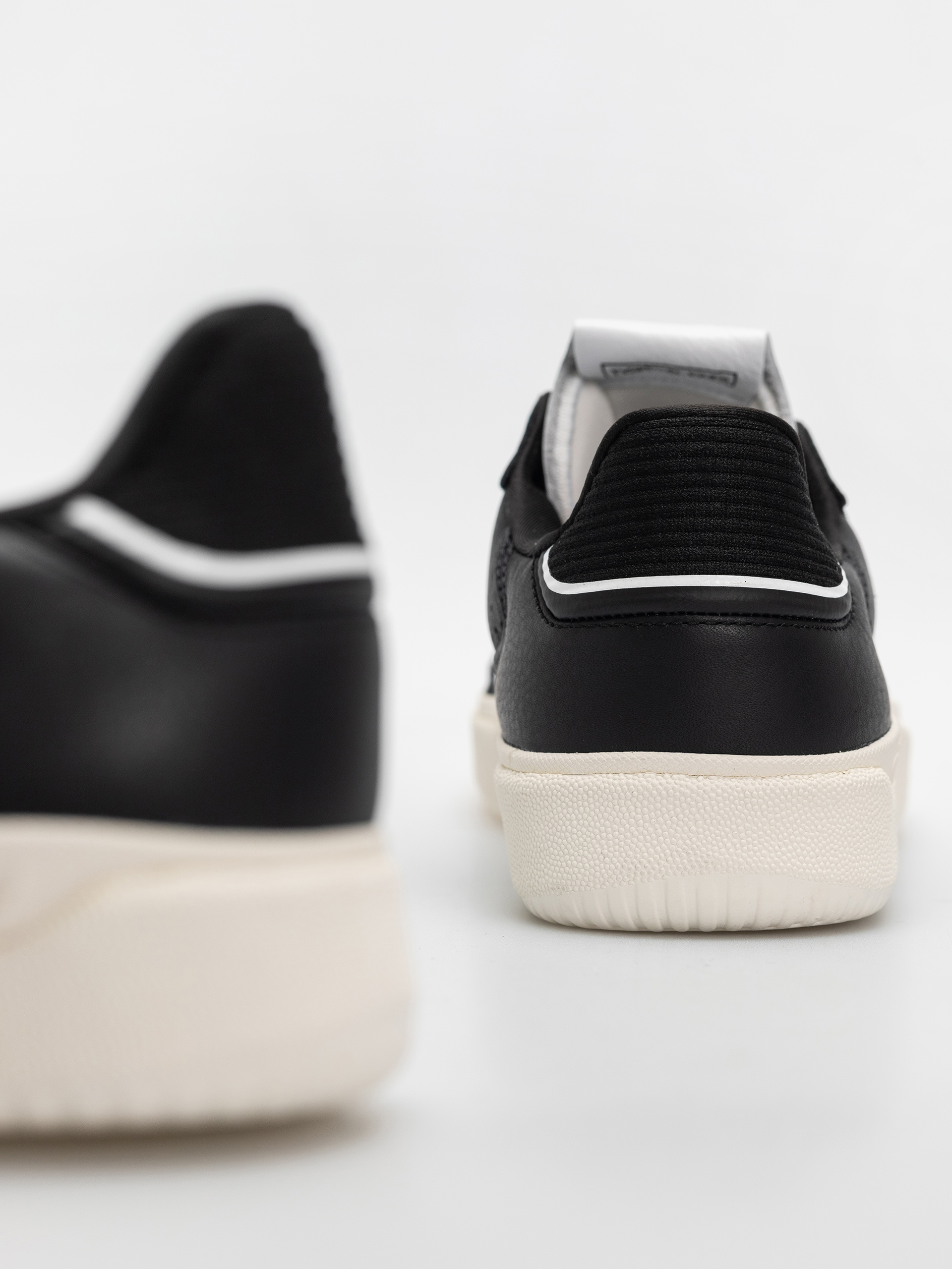 adidas Tyshawn Low Schuhe (cblack/ftwwht/cwhite)