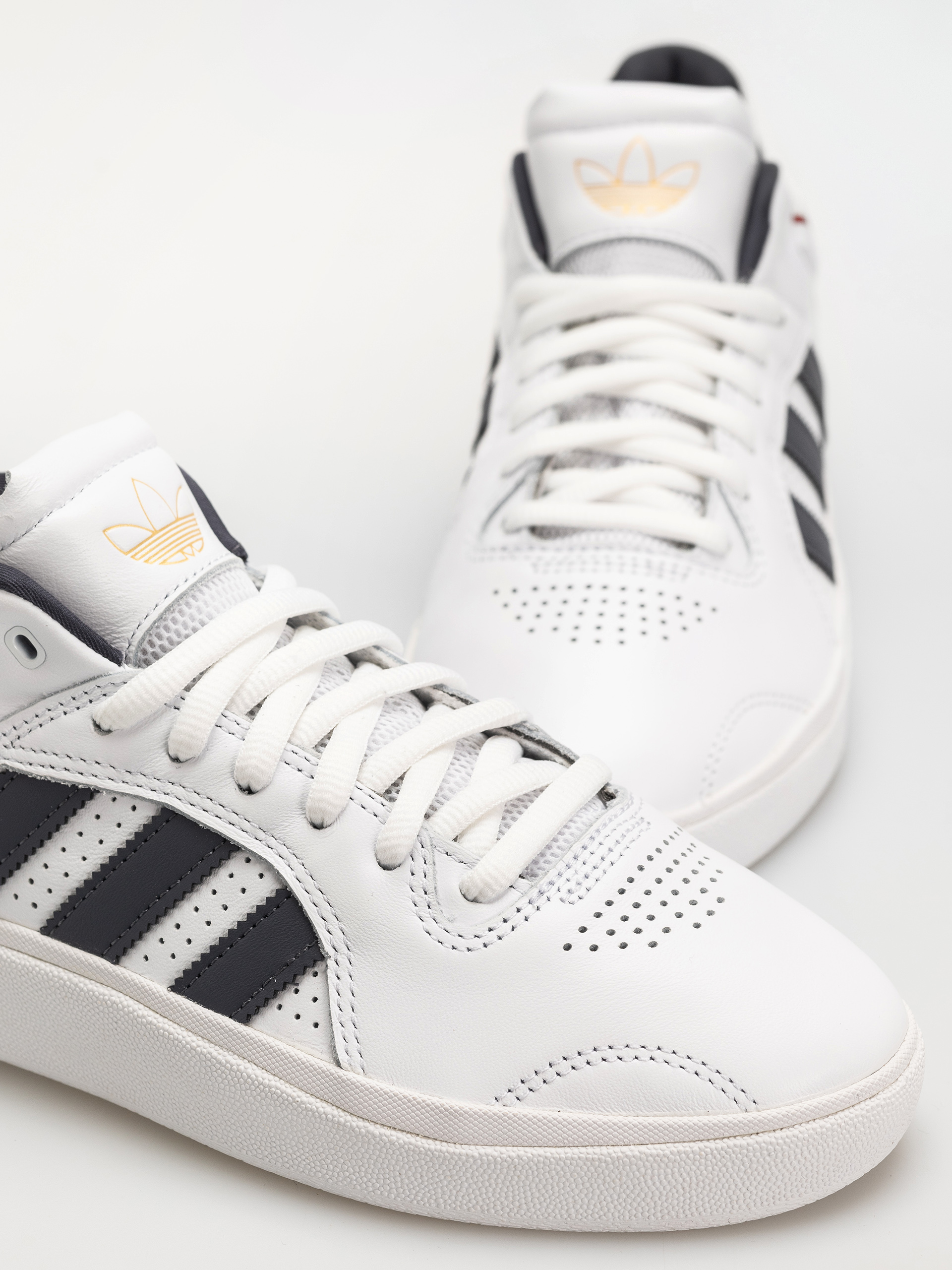 adidas Tyshawn Schuhe (ftwwht/colred)