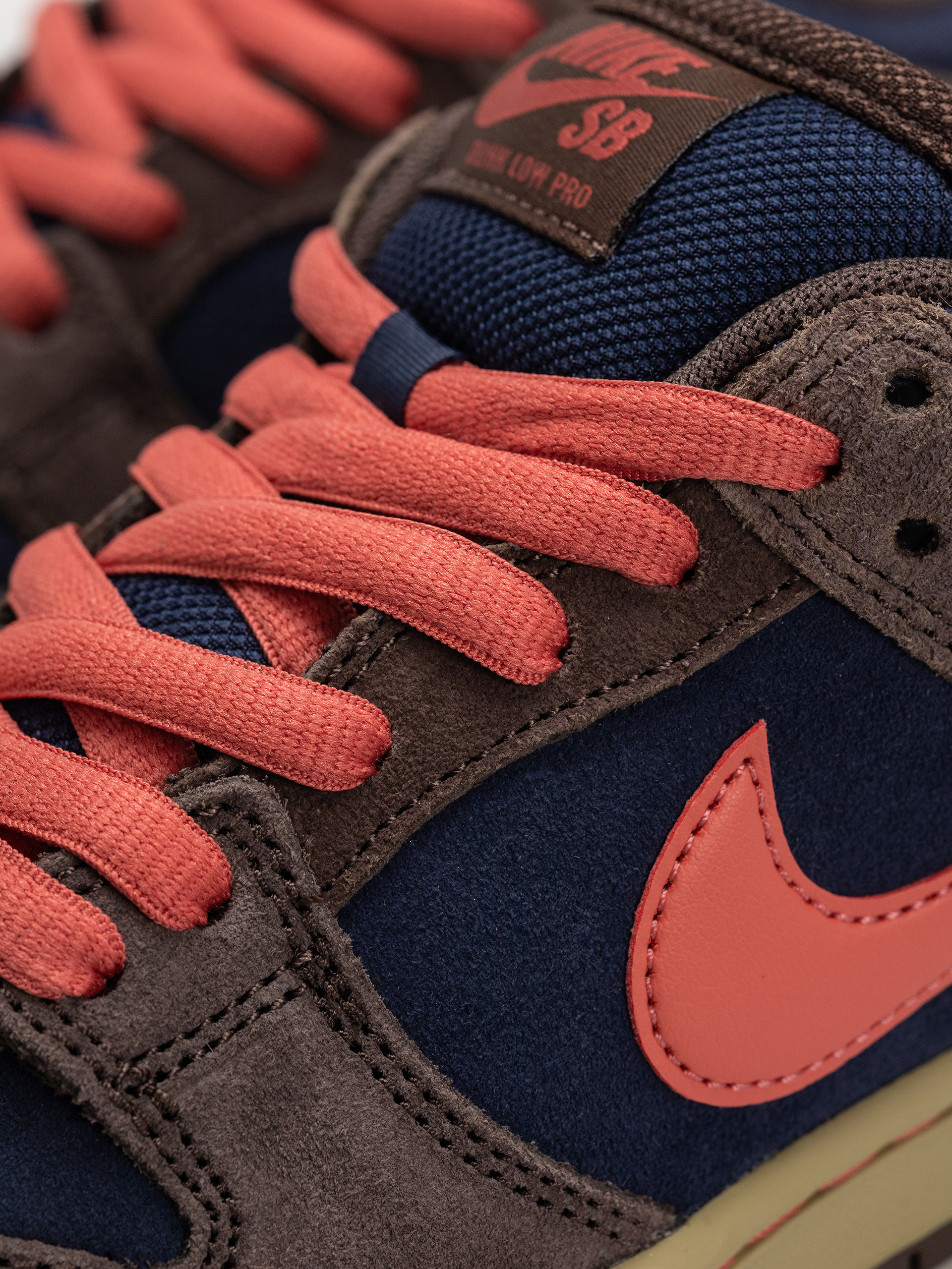 Nike SB Dunk Low Pro Shoes (baroque brown/adobe midnight navy)