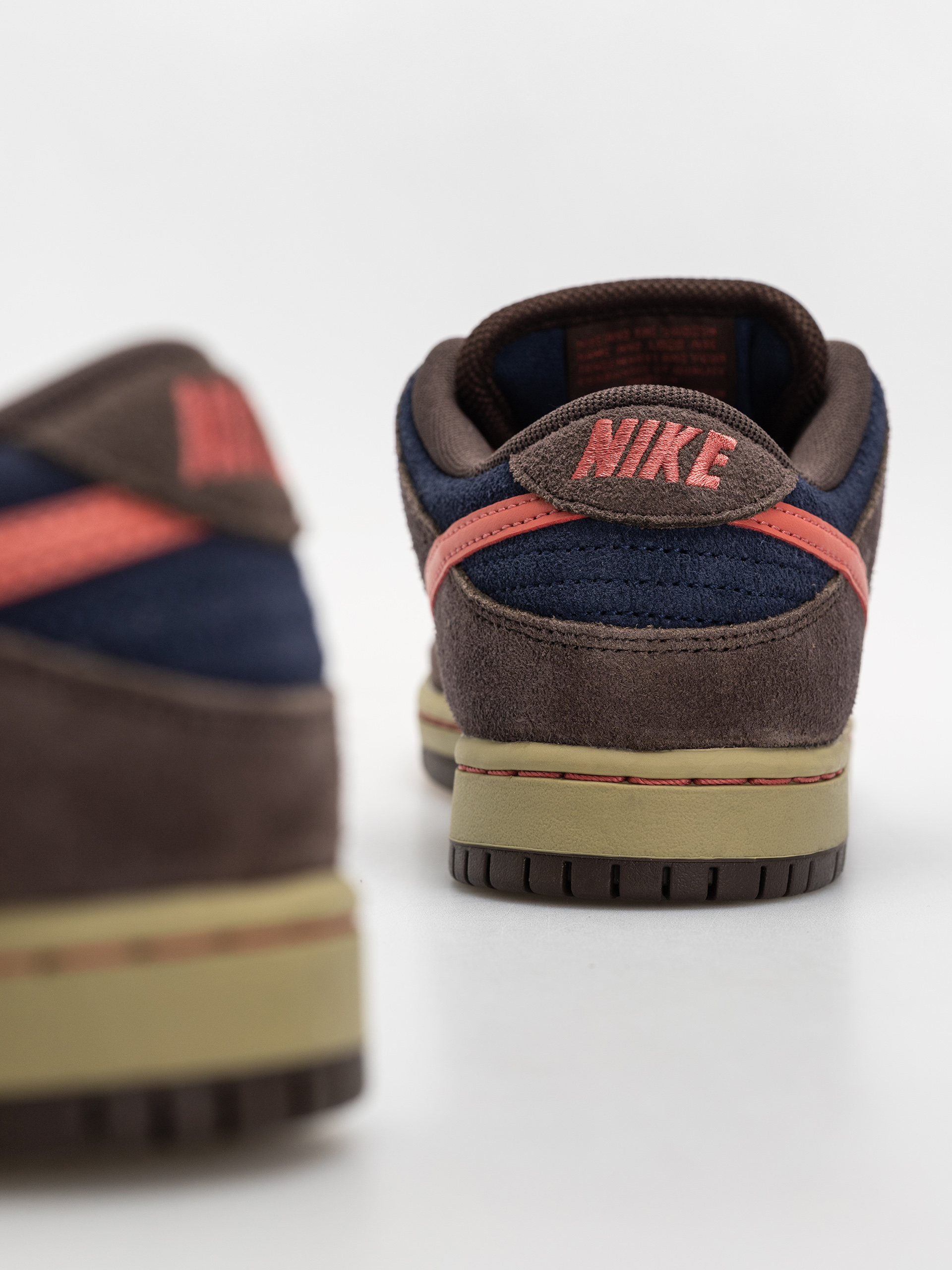 Nike SB Dunk Low Pro Schuhe (baroque brown/adobe midnight navy)