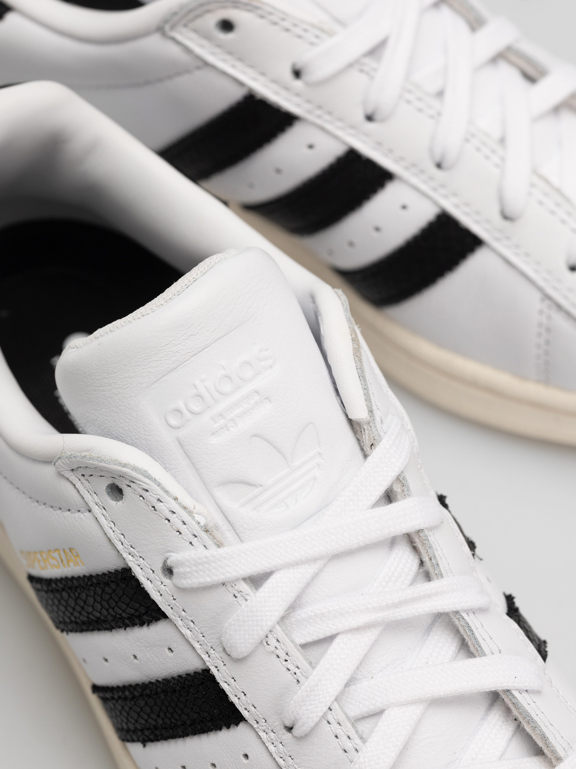 adidas Superstar Adv Shoes (ftwwht/cblack/goldmt)