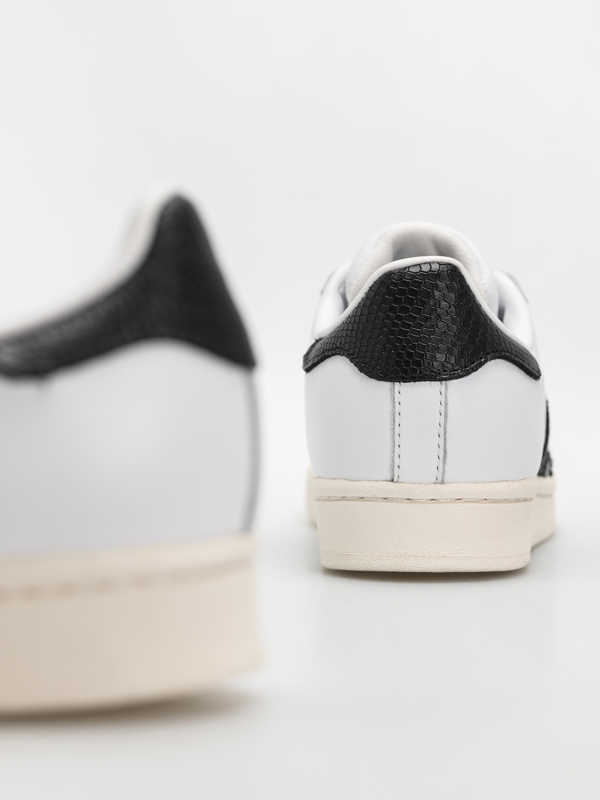 adidas Superstar Adv Schuhe (ftwwht/cblack/goldmt)