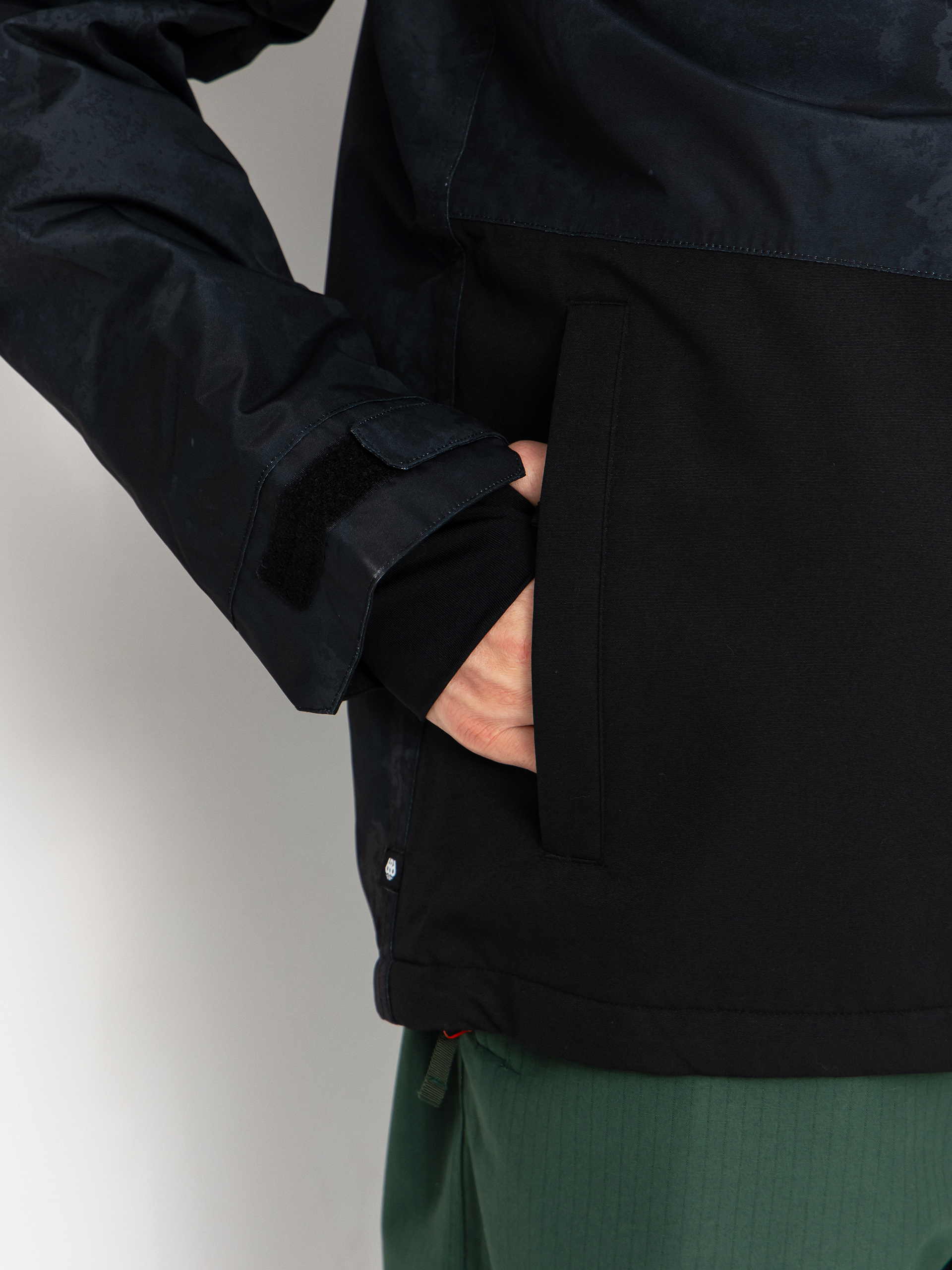 Mens 686 Snowboard jacket Geo Insulated (black hemisphere)