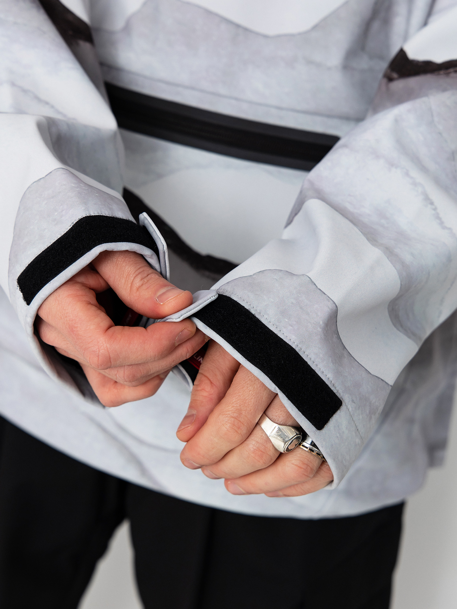 Mens 686 Active sweatshirt Waterproof HD (smoke mountain print)