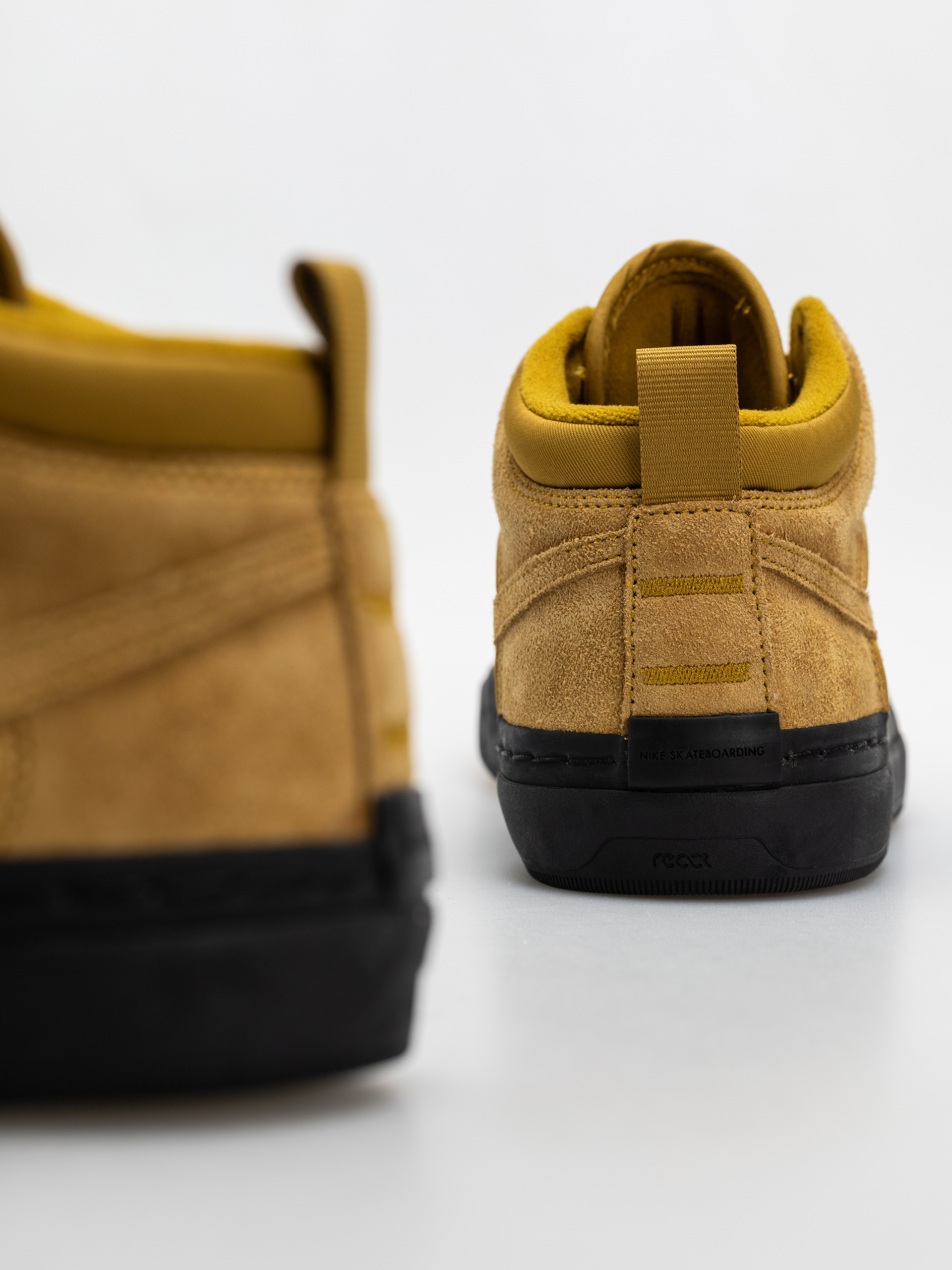 Nike SB React Leo Shoes (bronzine/bronzine black)