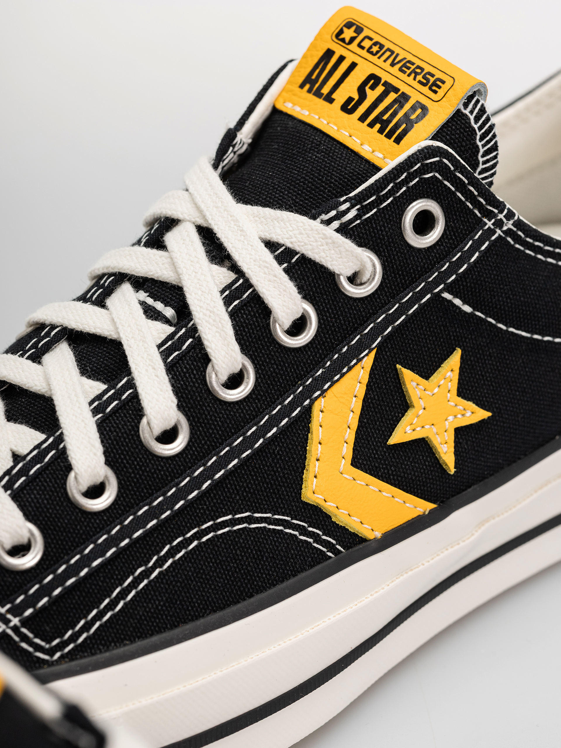 Converse Star Player 76 Ox Chucks (black/gold palm)