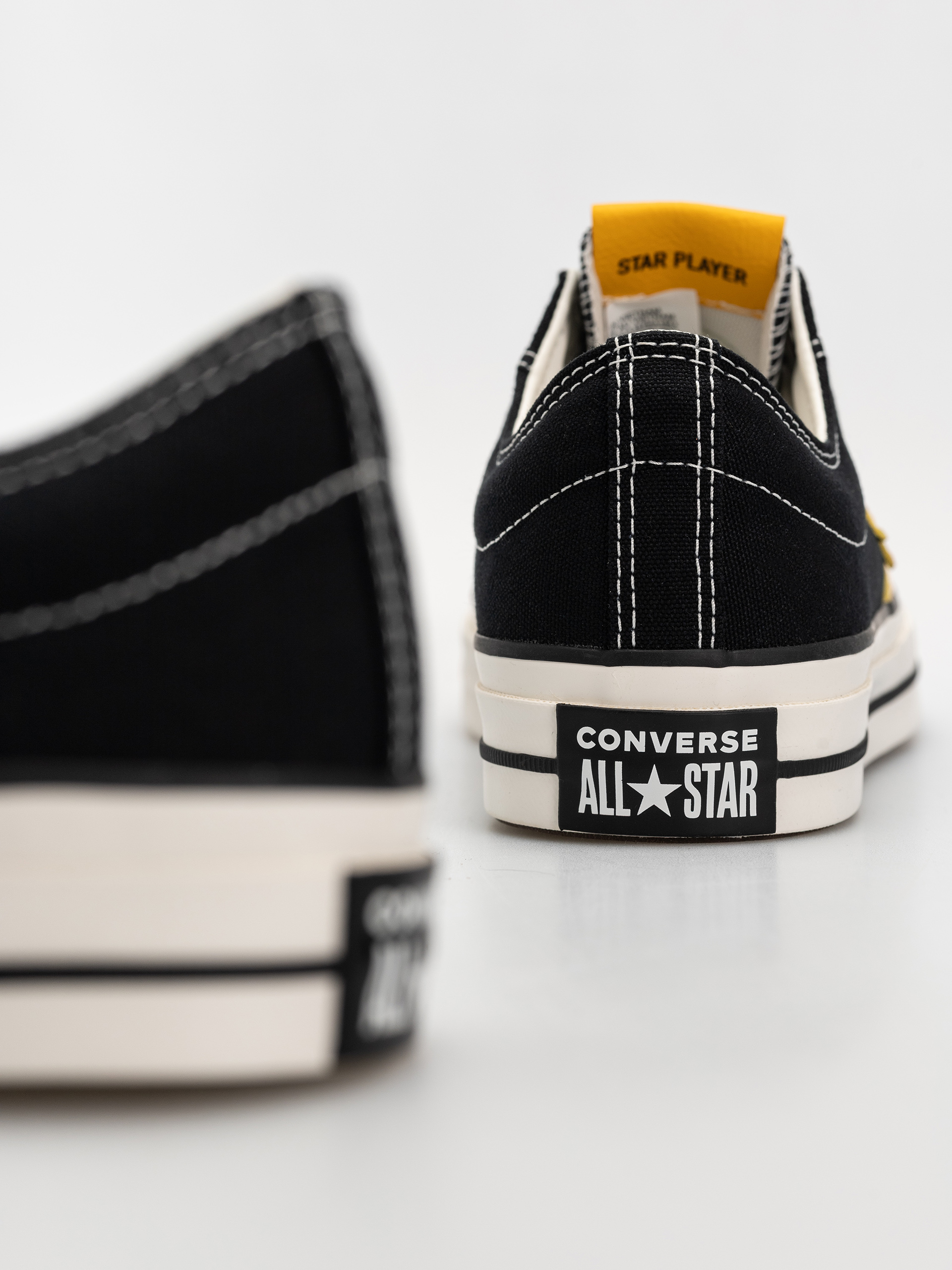 Converse Star Player 76 Ox Chucks (black/gold palm)
