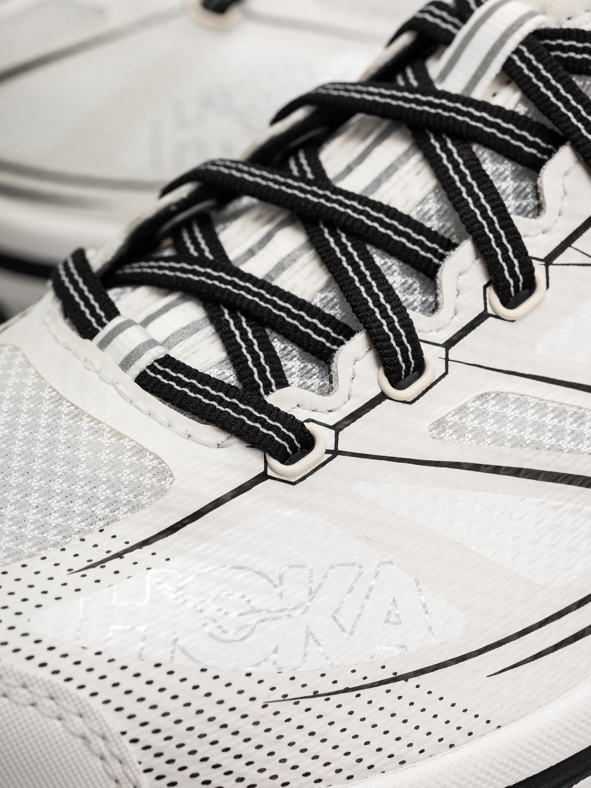 Hoka Mafate Speed 2 Shoes (white/cobalt blue)