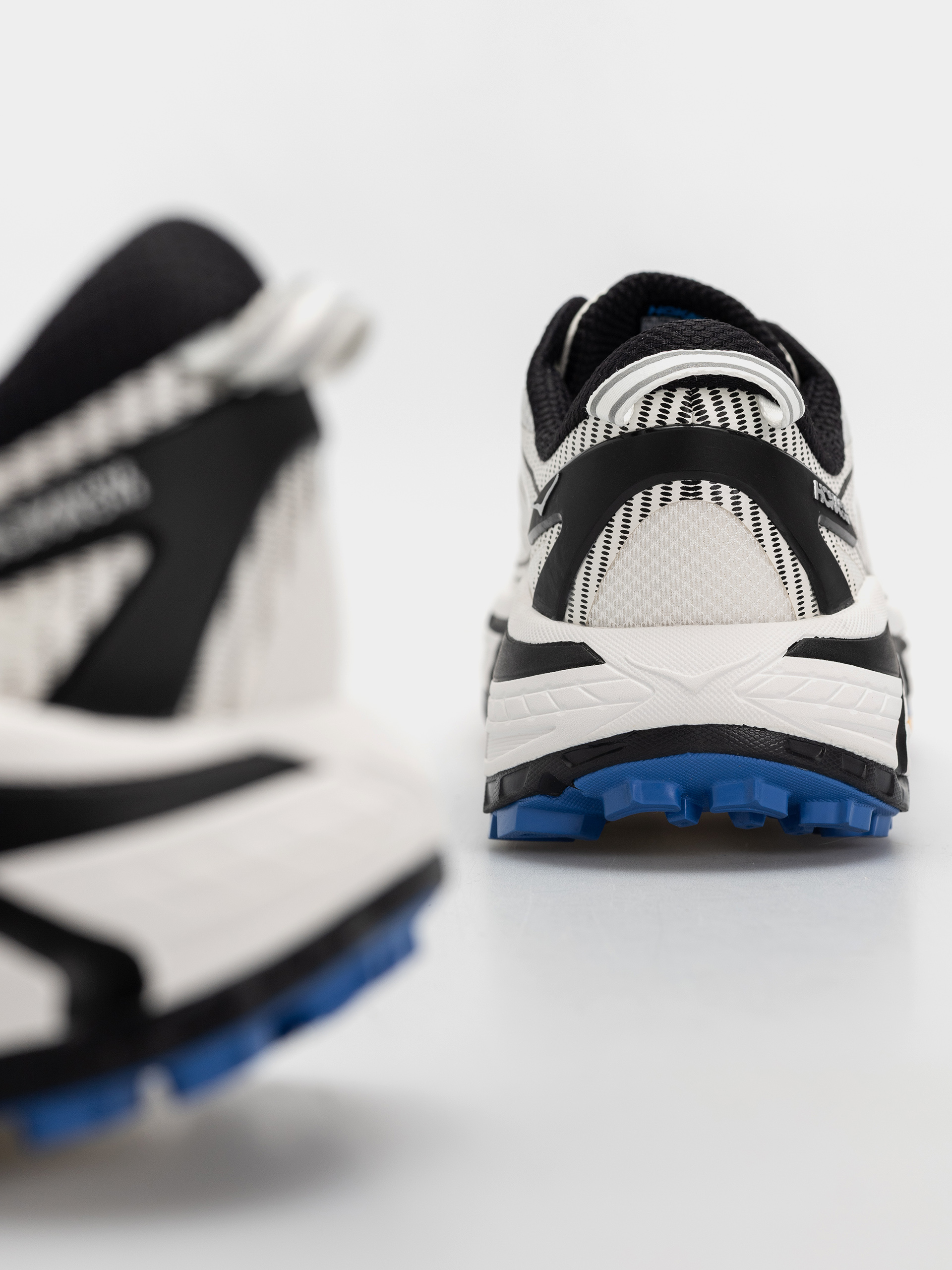 Hoka Mafate Speed 2 Shoes (white/cobalt blue)