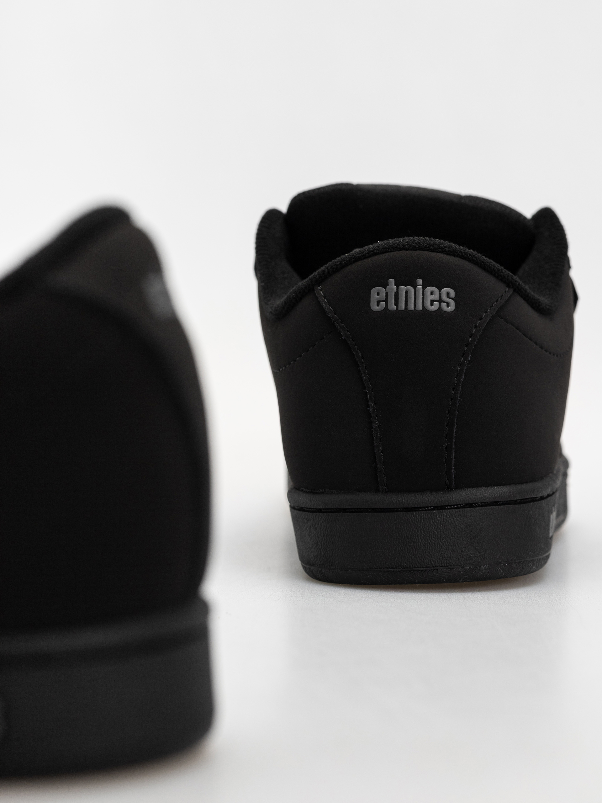 Etnies Shoes Kingpin (black dirty wash)