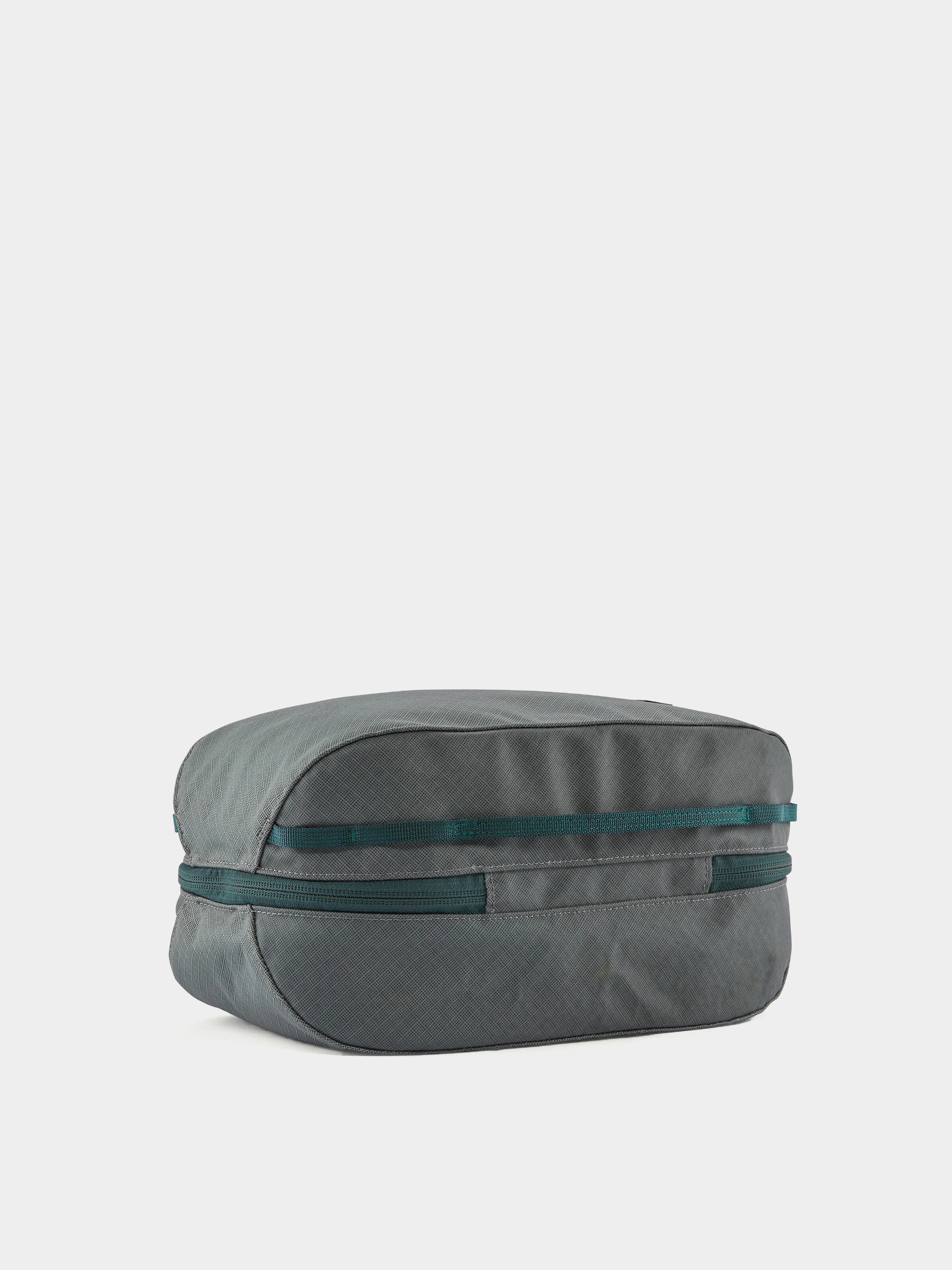 Patagonia Cosmetic bag Black Hole Cube 6L (noble grey)