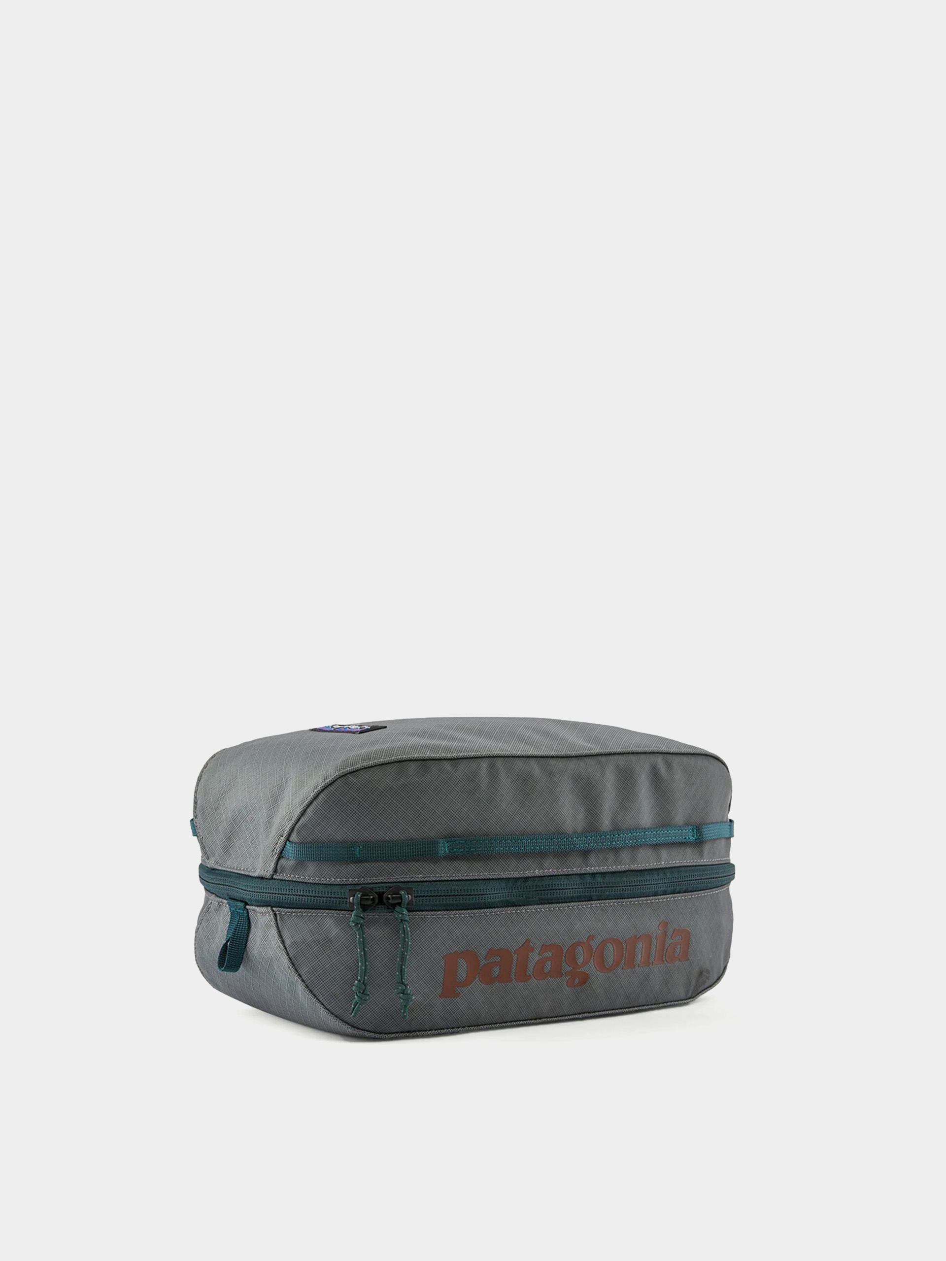 Patagonia Cosmetic bag Black Hole Cube 6L (noble grey)