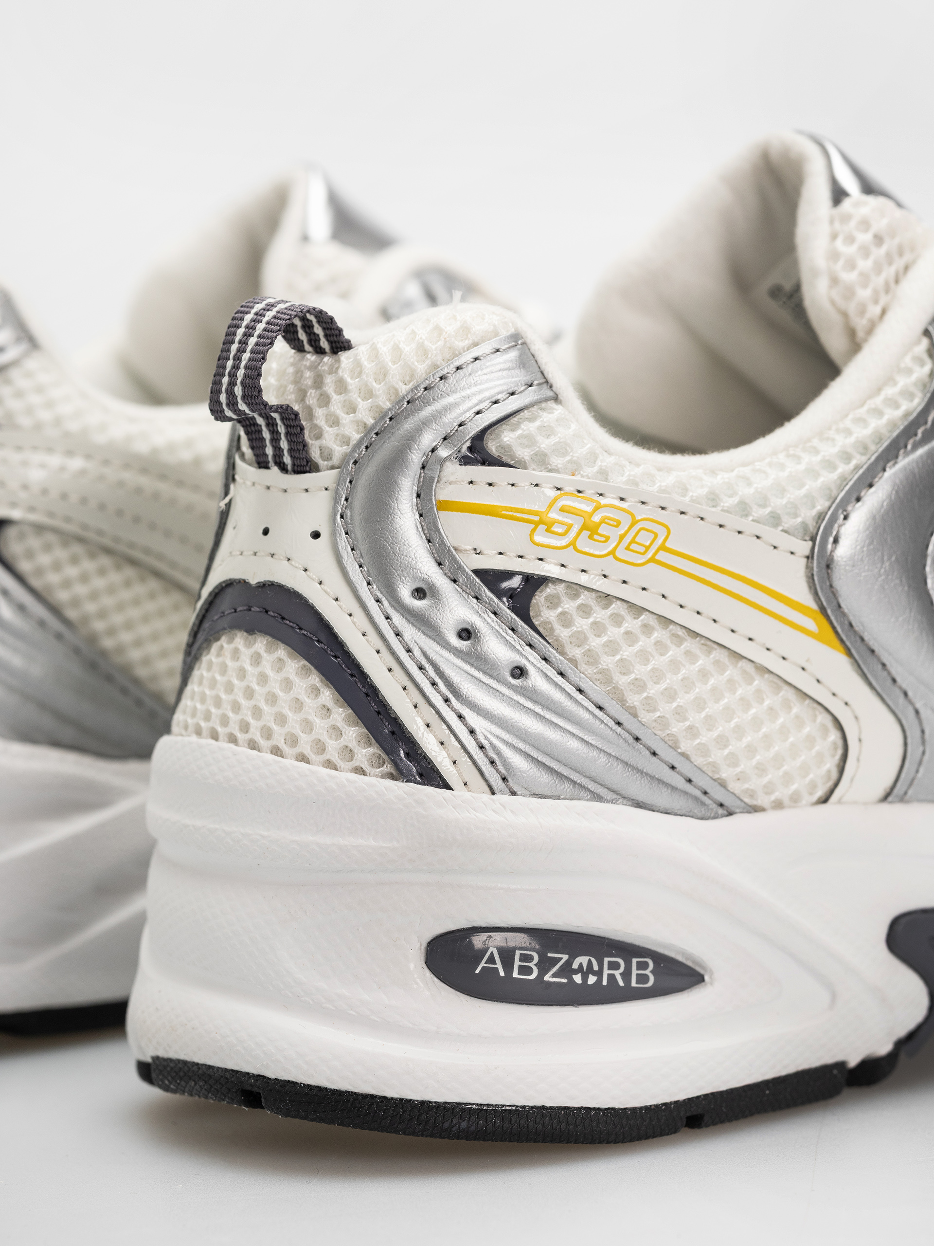 New Balance 530 Shoes (silver metallic/sea salt/apollo gold)