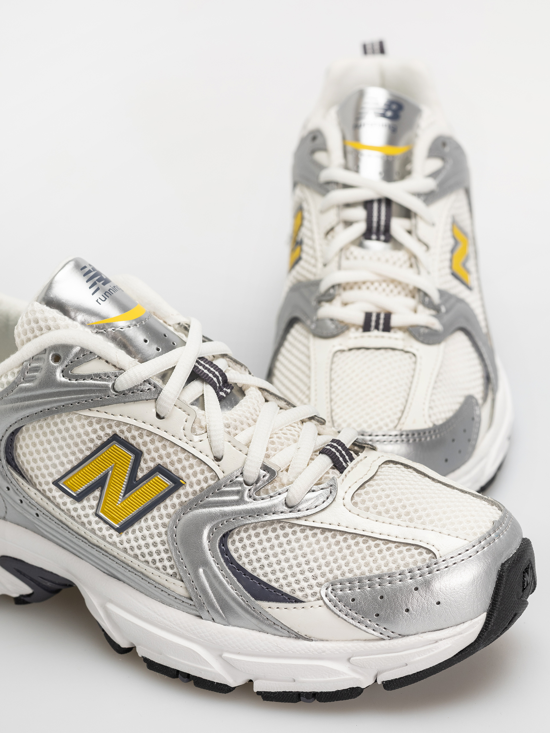 New Balance 530 Shoes (silver metallic/sea salt/apollo gold)