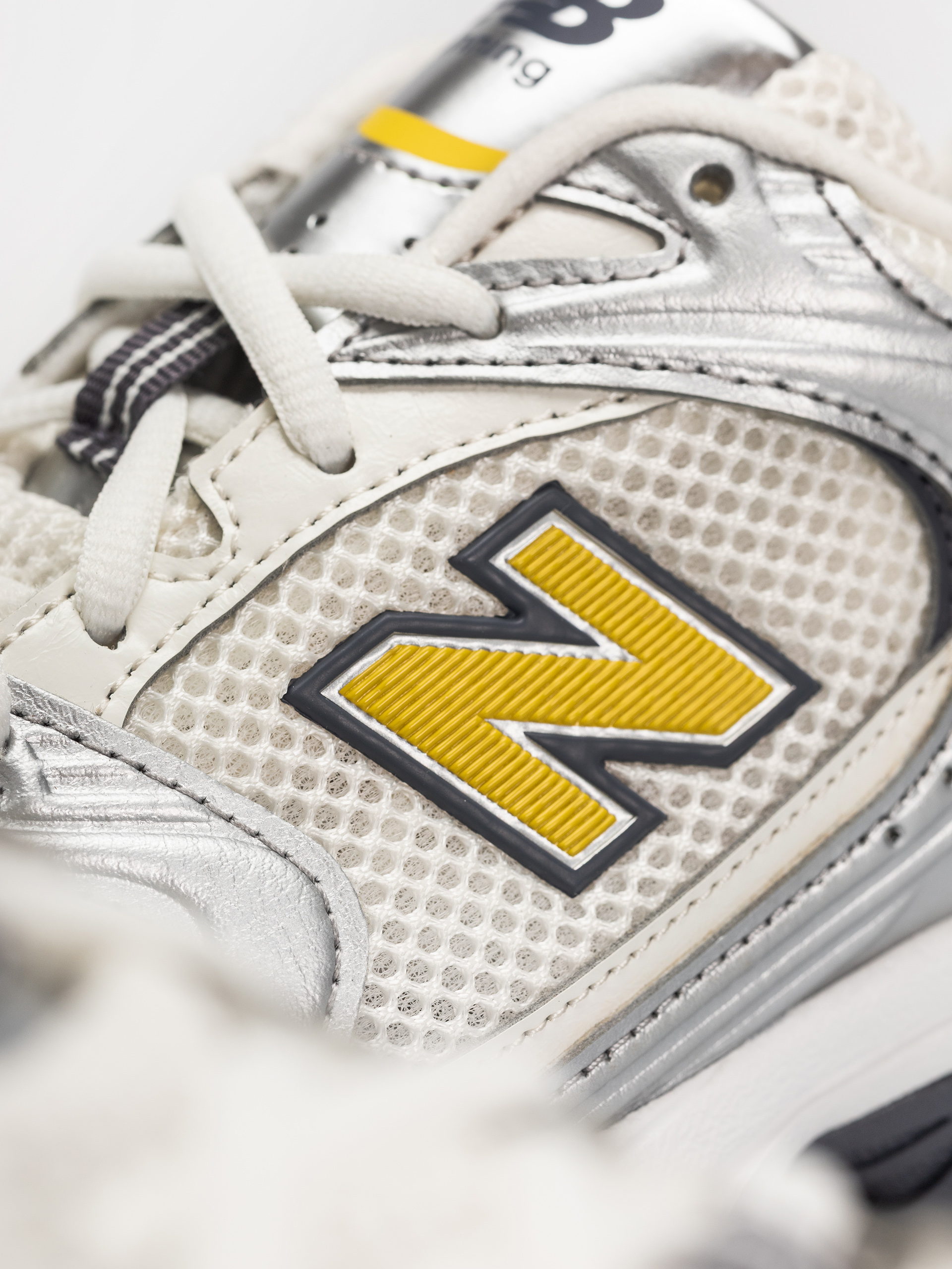 New Balance 530 Schuhe (silver metallic/sea salt/apollo gold)
