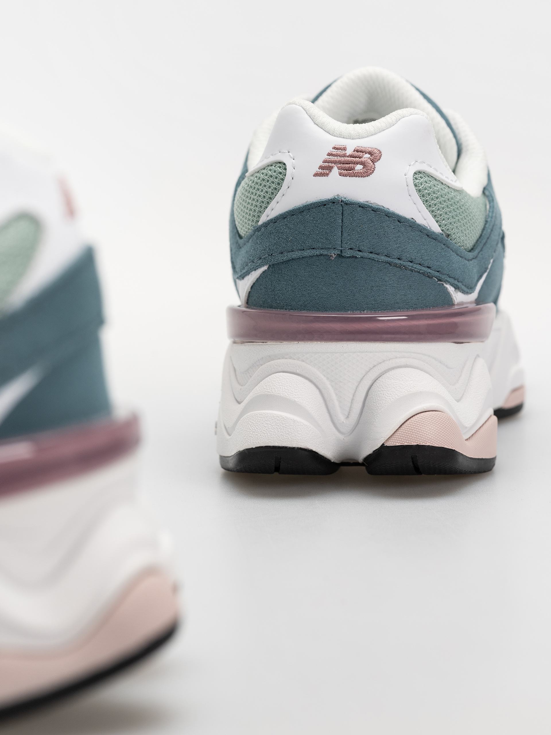 New Balance 9060 JR Shoes (salt water/rosewood)