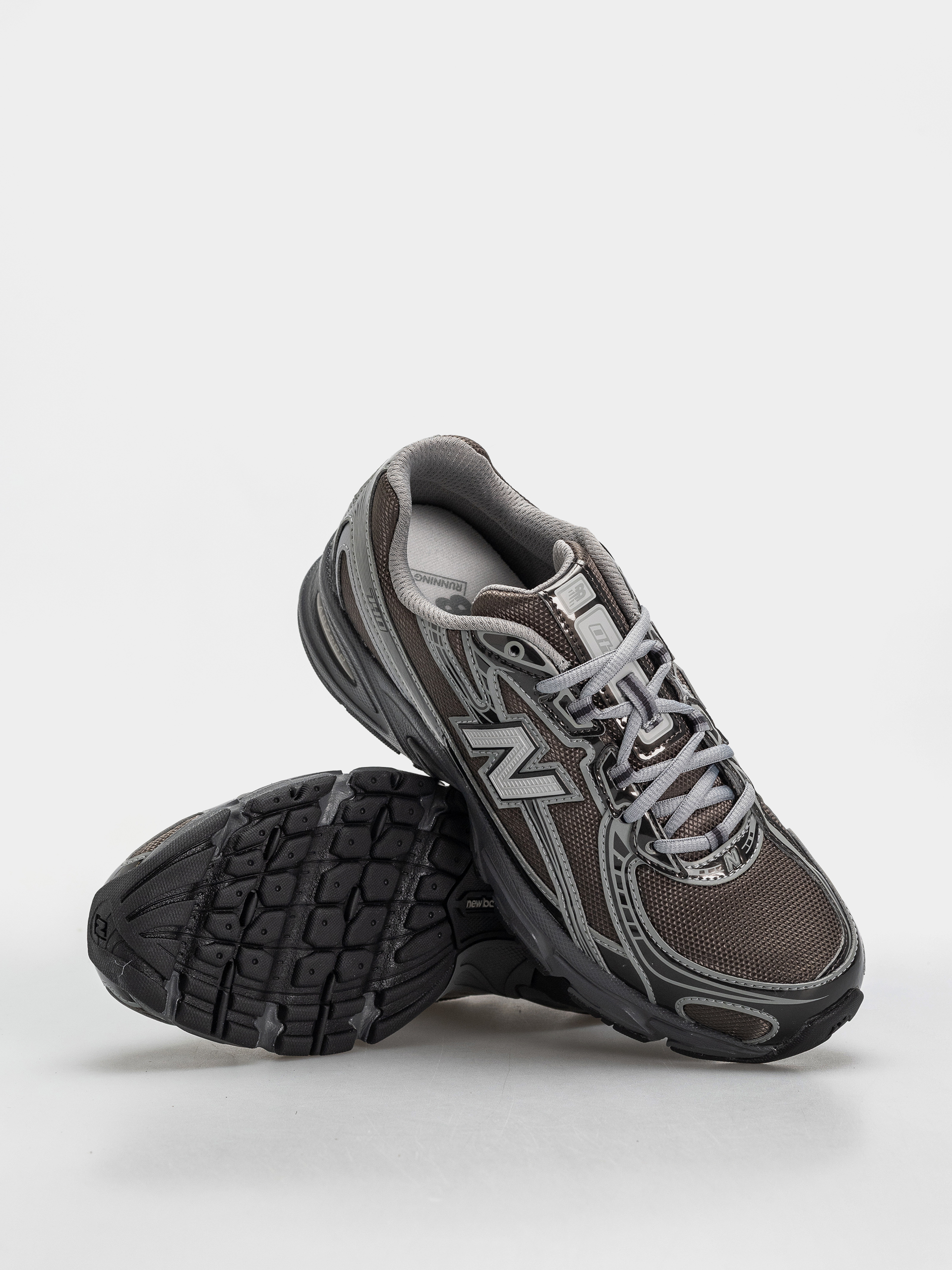New Balance 740 Shoes (black metallic/castlerock pfp)