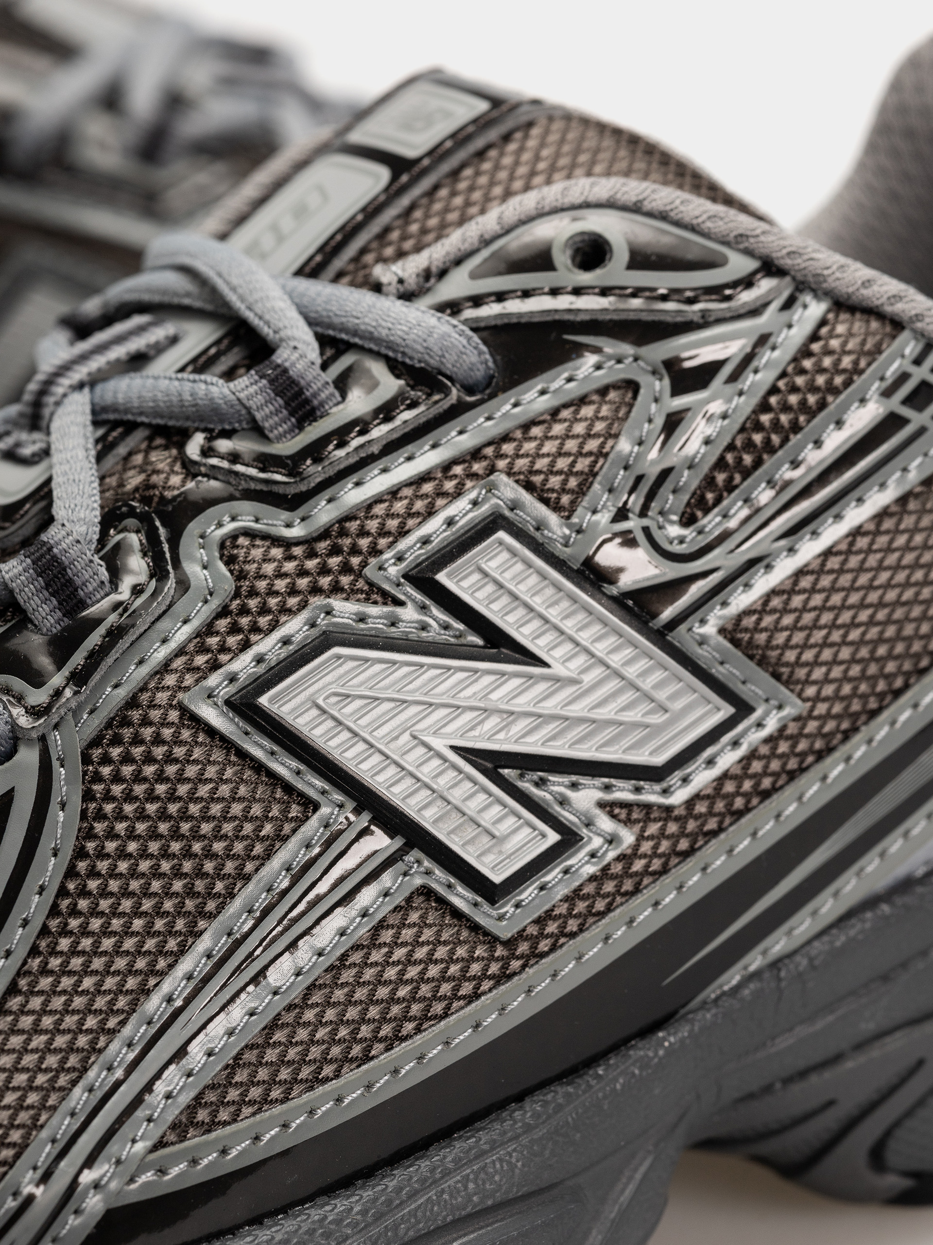 New Balance 740 Schuhe (black metallic/castlerock pfp)