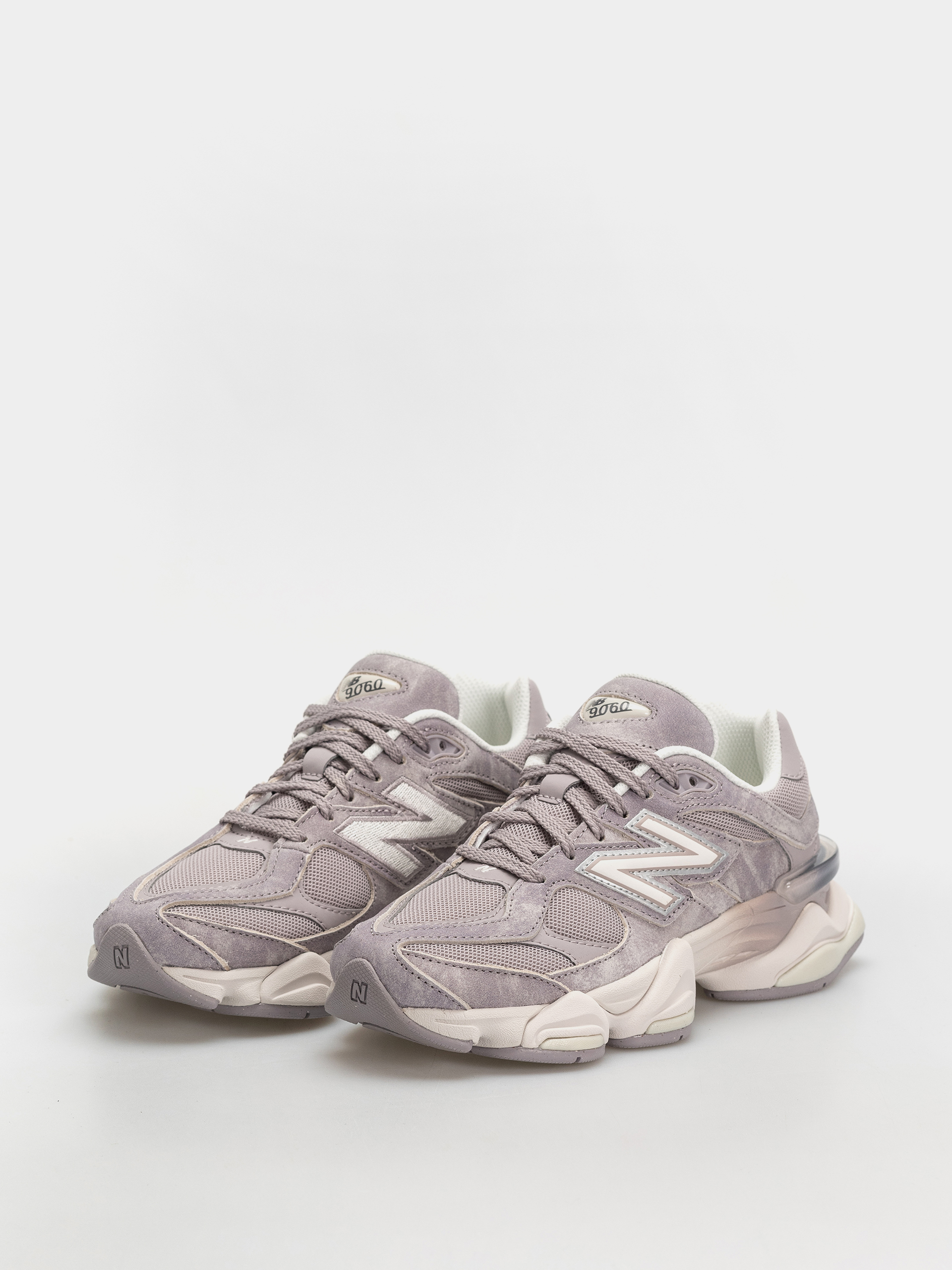 New Balance 9060 Shoes (truffle salt/sea salt)