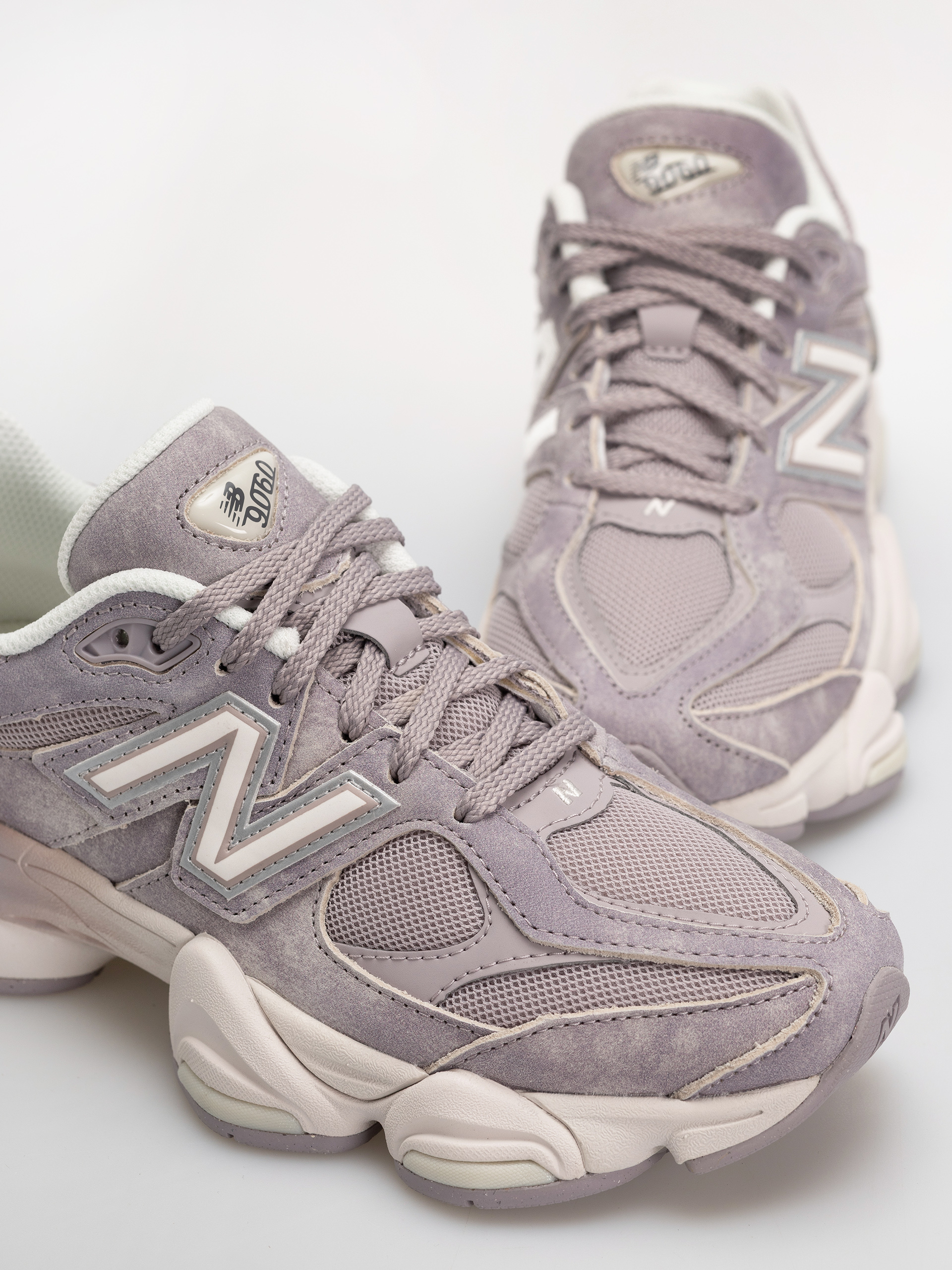 New Balance 9060 Shoes (truffle salt/sea salt)