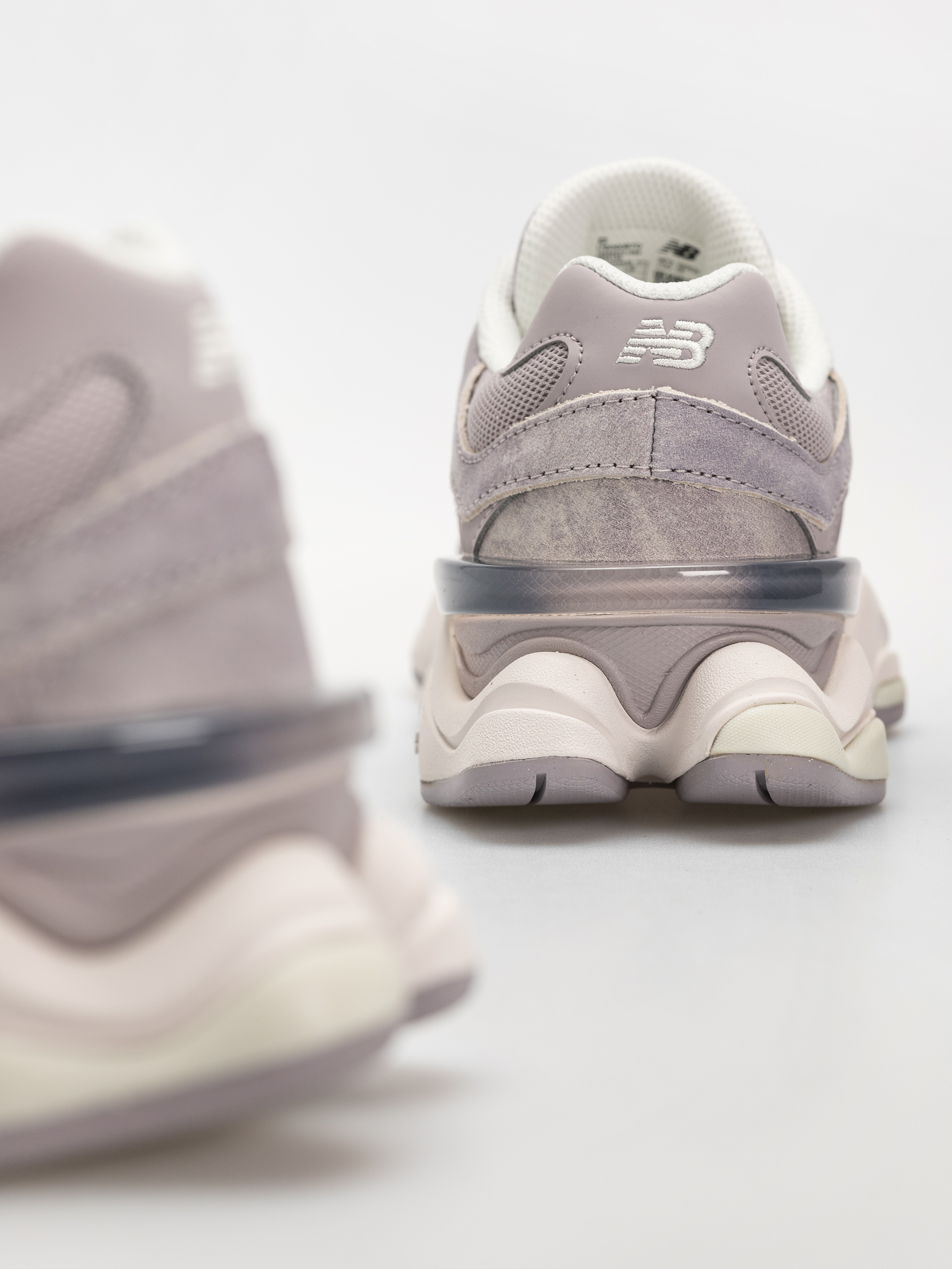 New Balance 9060 Shoes (truffle salt/sea salt)