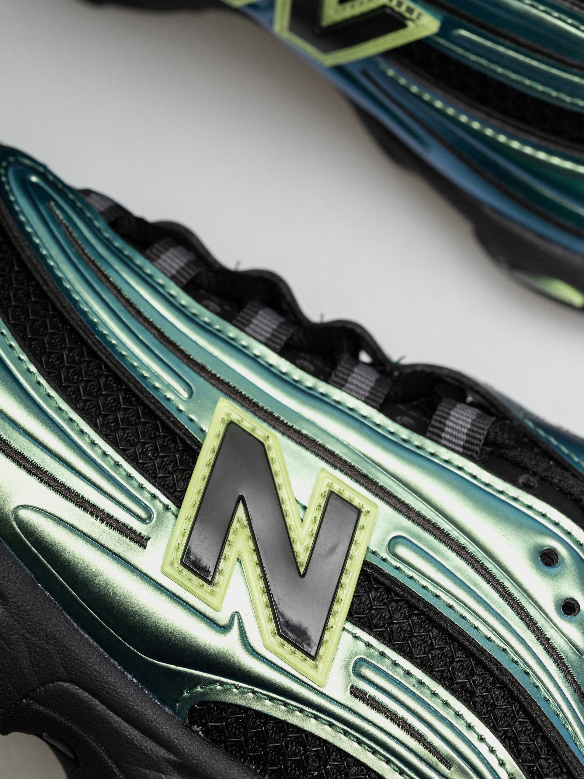 New Balance 1000 Shoes (faded black/afterglow)