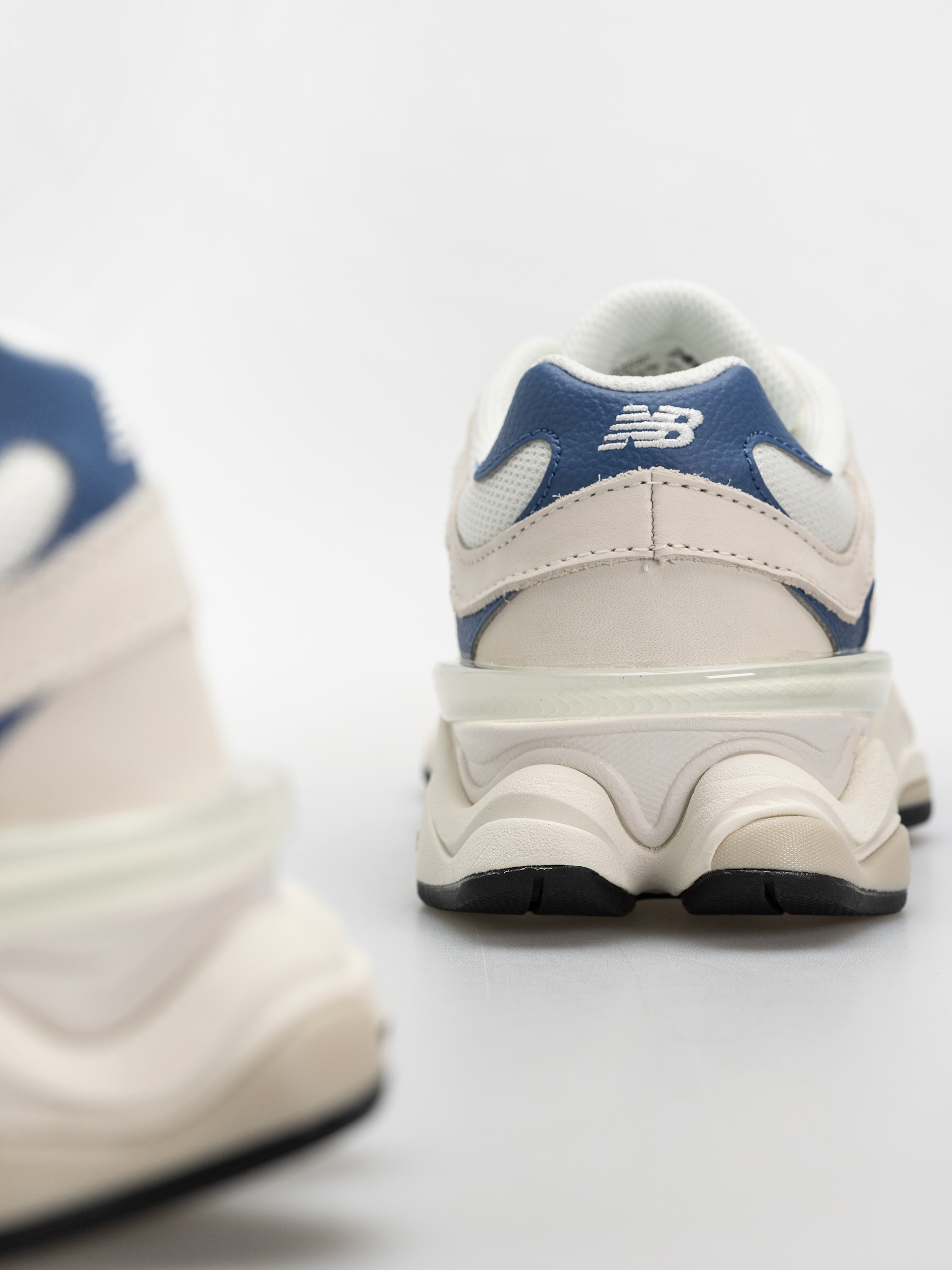 New Balance 9060 Shoes (sea salt/magic blue)