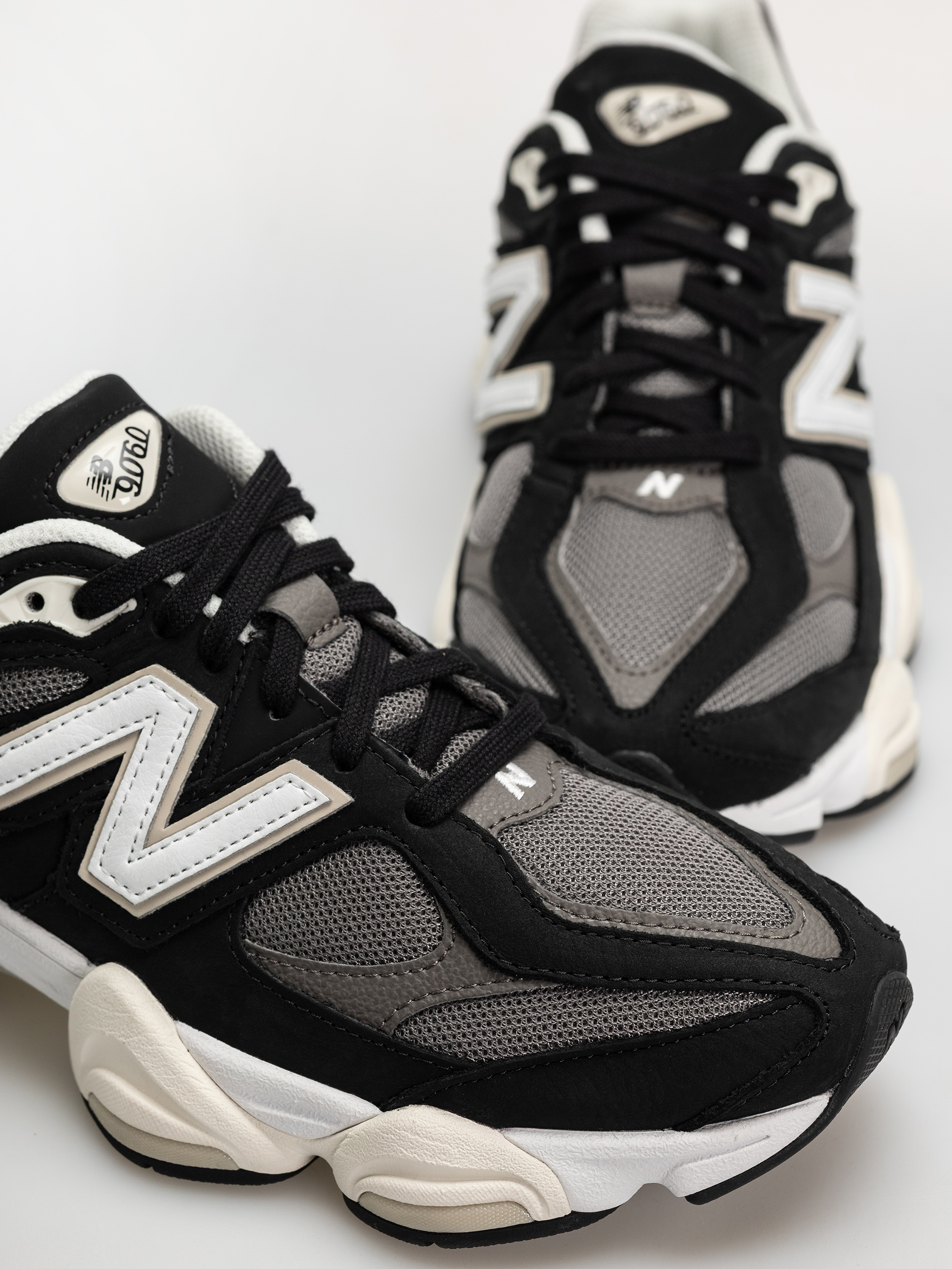 New Balance 9060 Shoes (black/tornado)