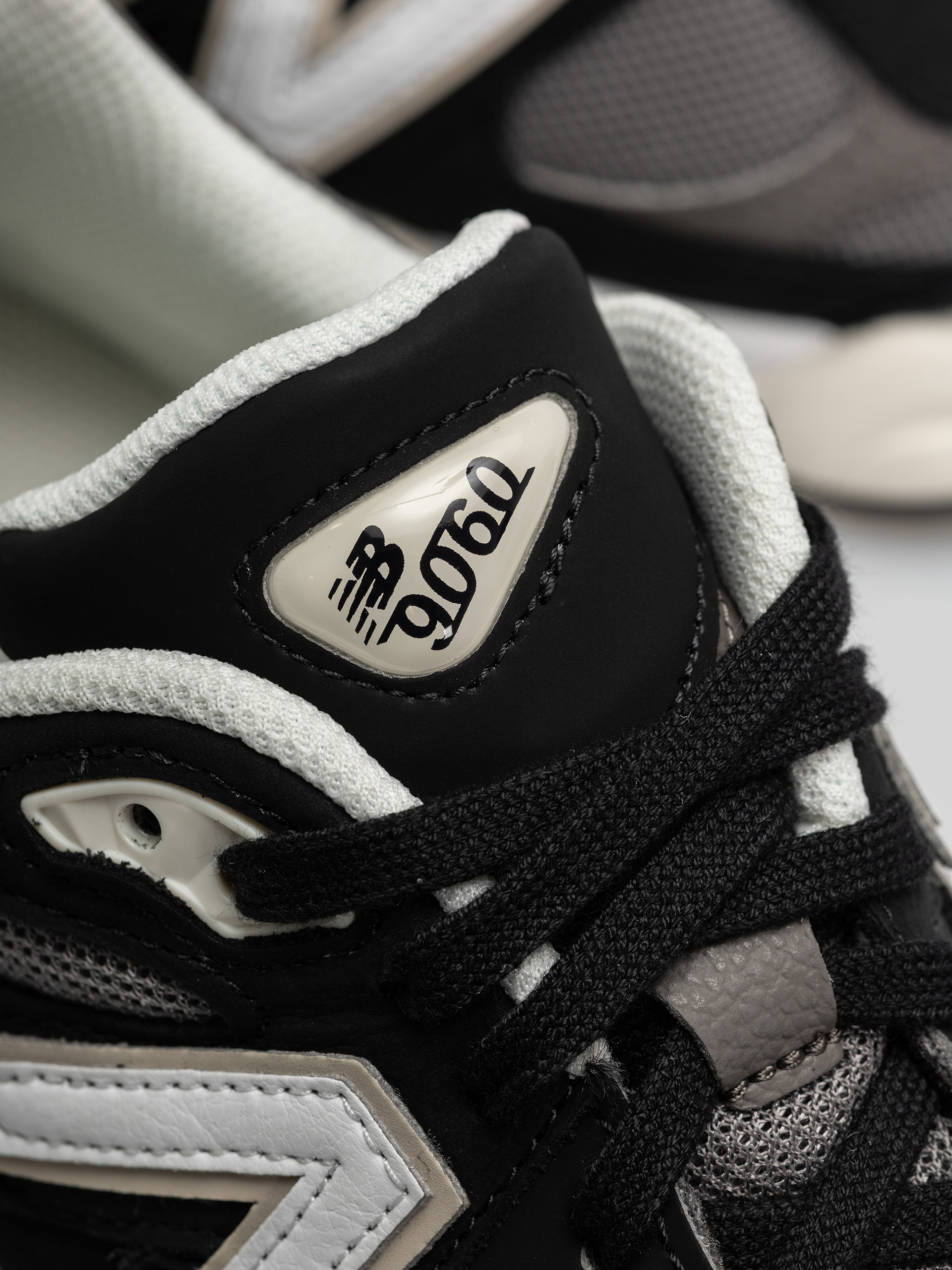 New Balance 9060 Shoes (black/tornado)