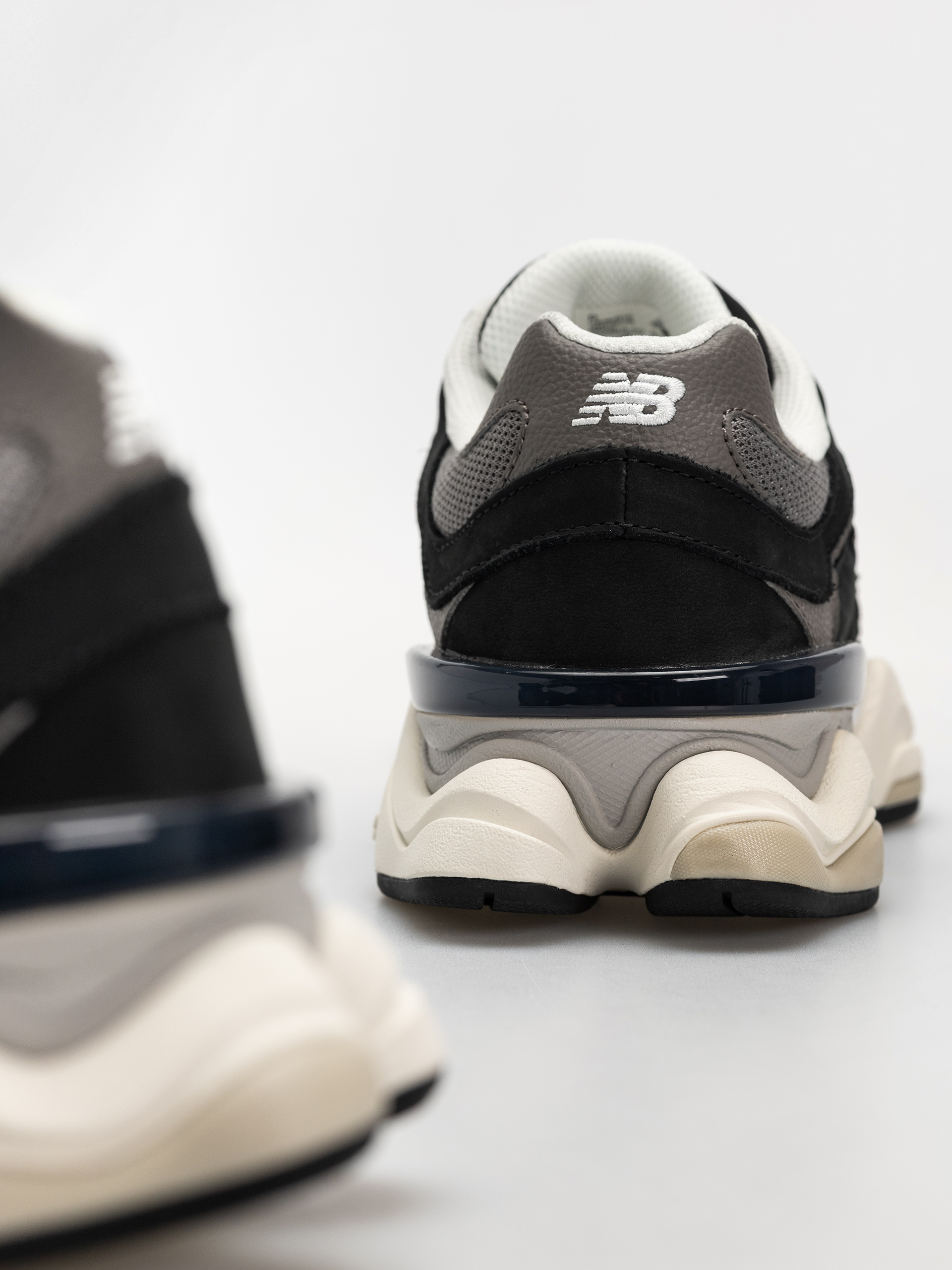 New Balance 9060 Schuhe (black/tornado)