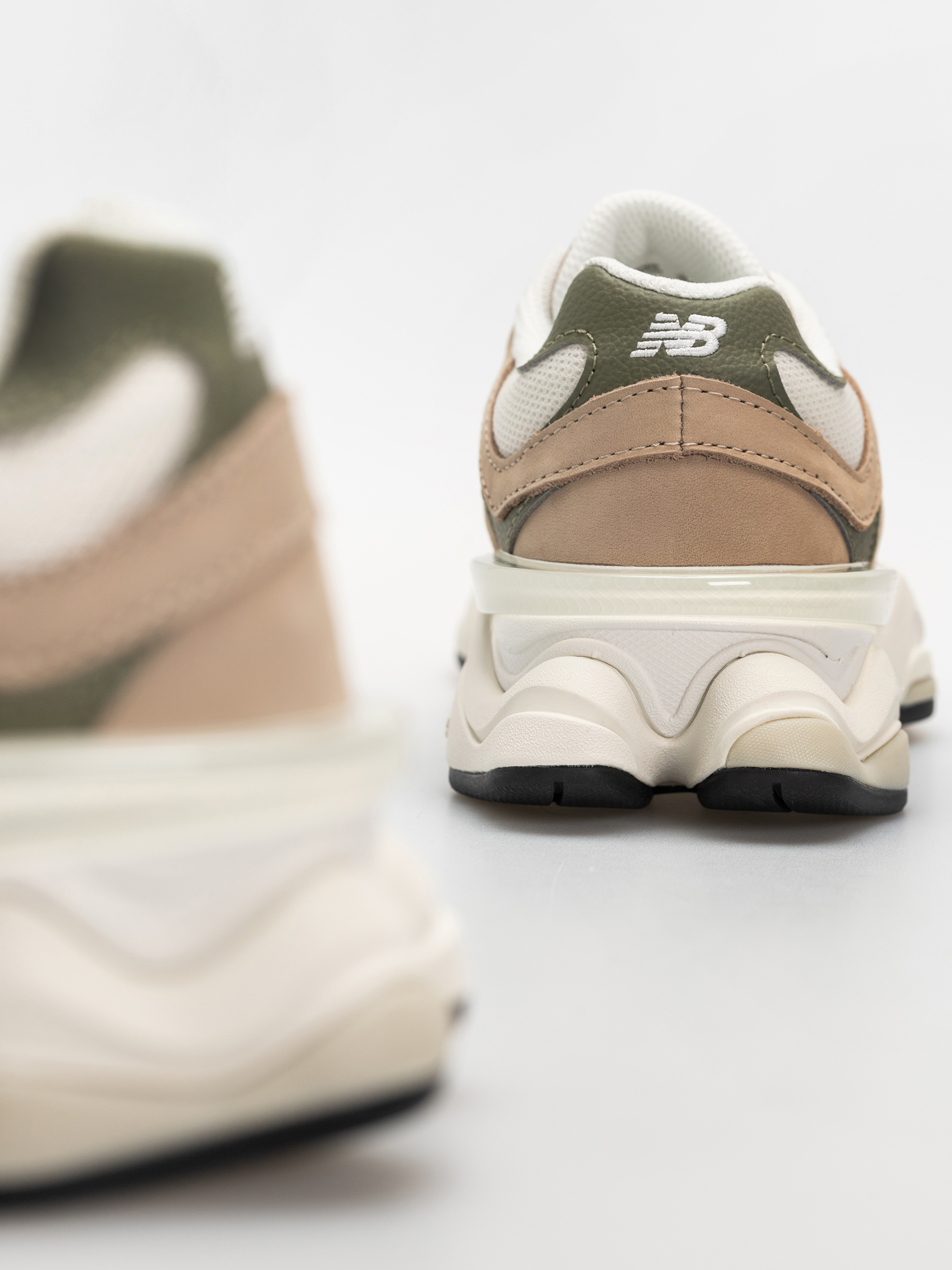 New Balance 9060 Schuhe (mindful grey/dark olivine)