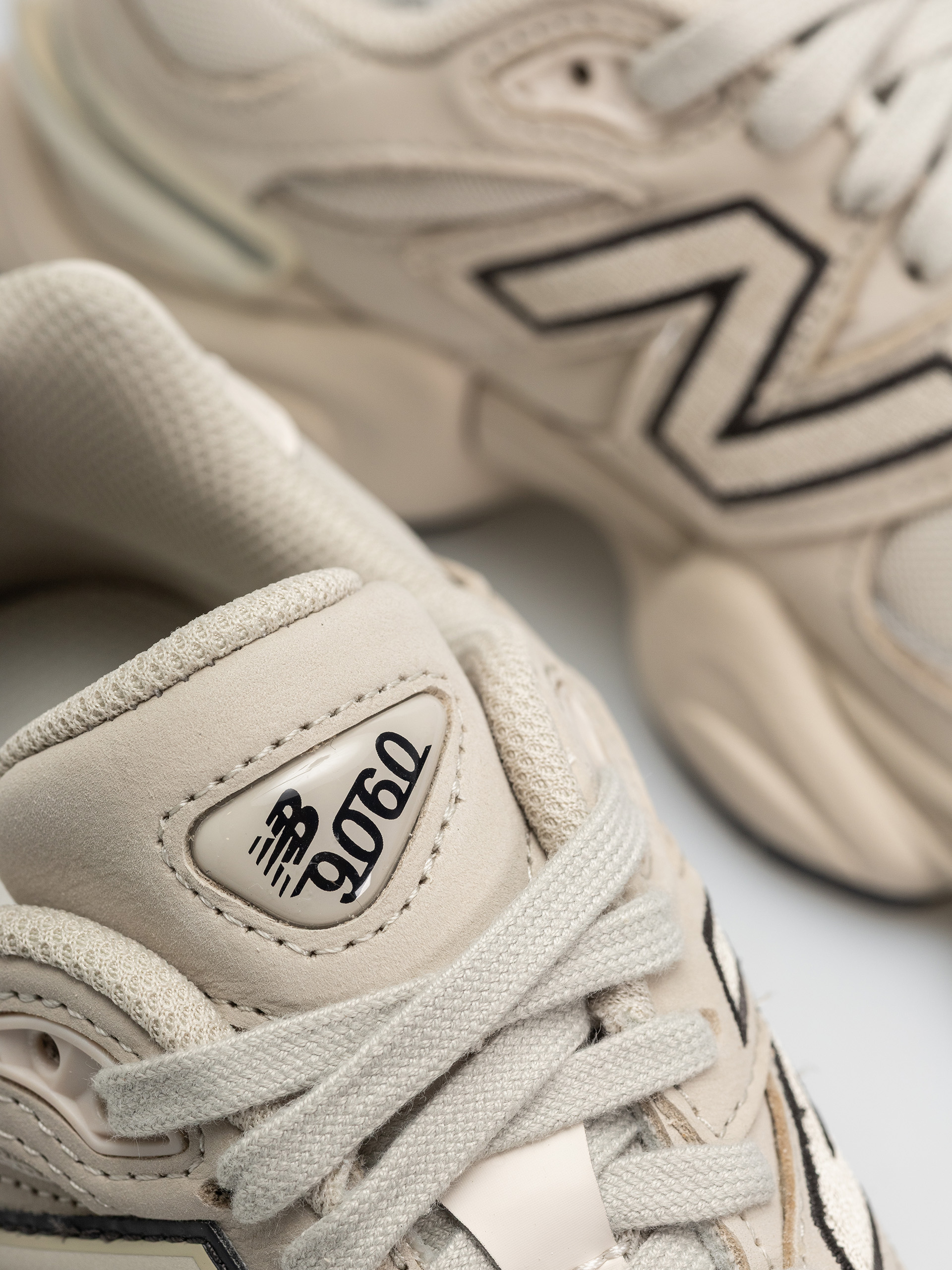 New Balance 9060 Schuhe (shipyard/linen)