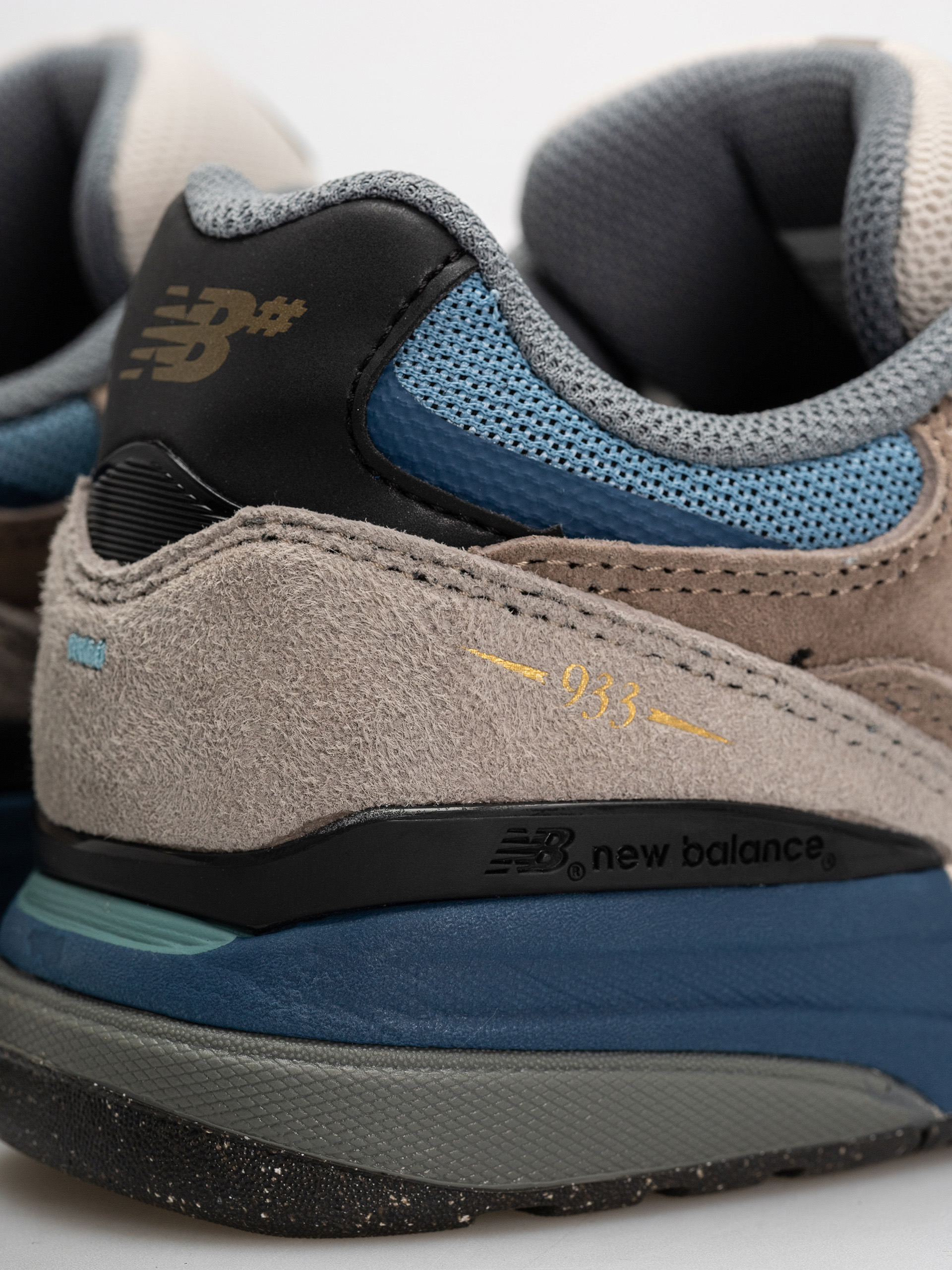 New Balance 933 Shoes (mushroom/still water)