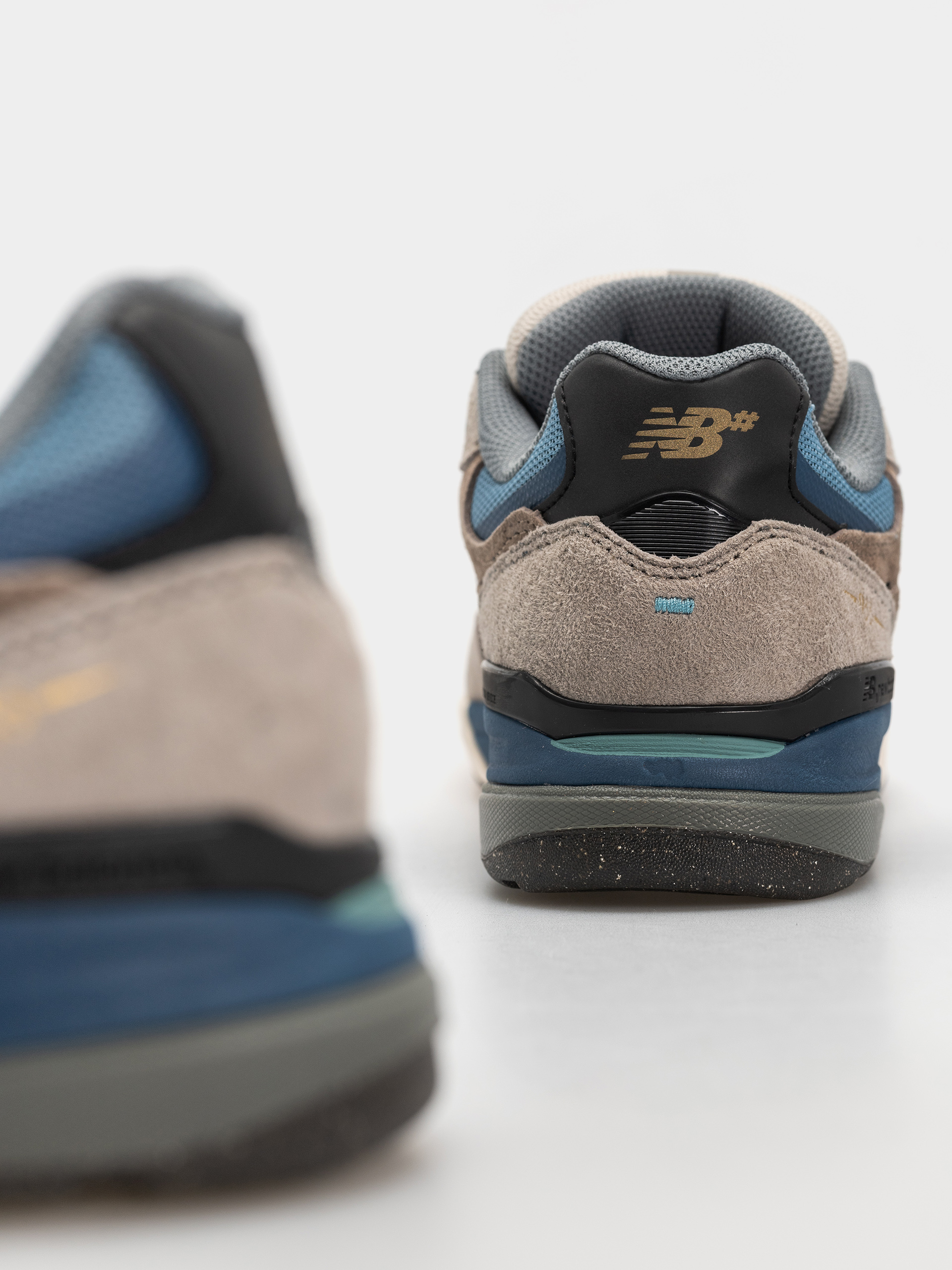 New Balance 933 Shoes (mushroom/still water)